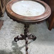 Guéridon époque Napoléon III, reposant sur un élégant piètement tripode