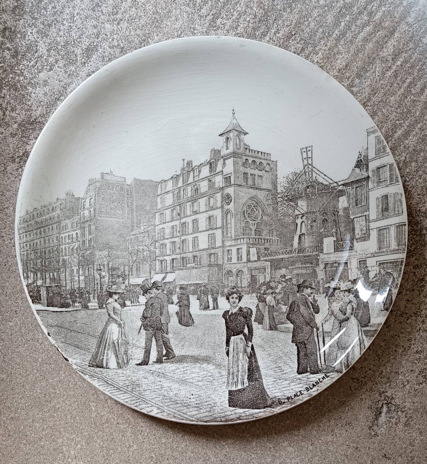 Mouli-Rouge plate, Choisy-le-Roi