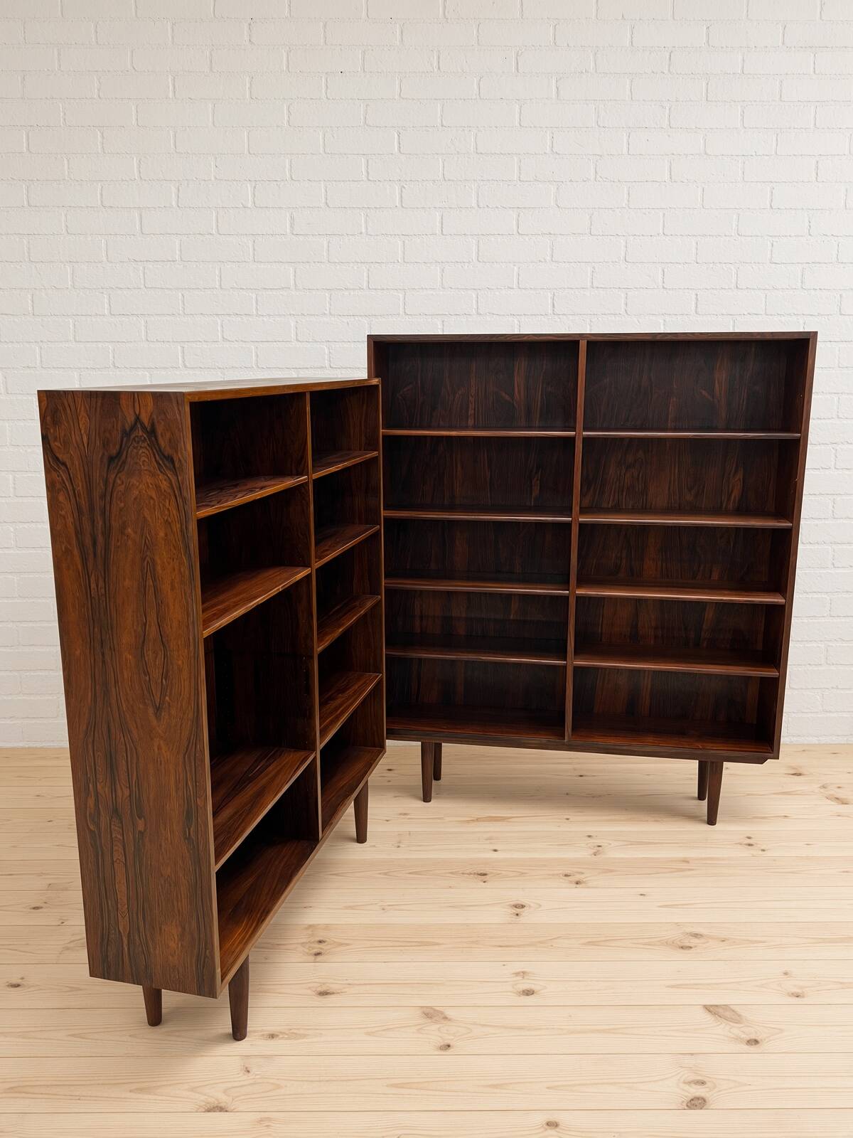 2 x Bibliothèques Omann Jun Modèle 6