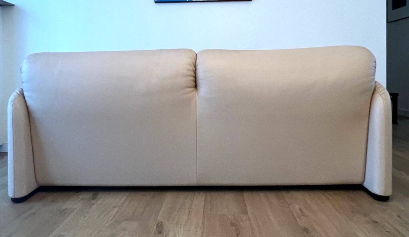 Maralunga leather sofa by Cassina