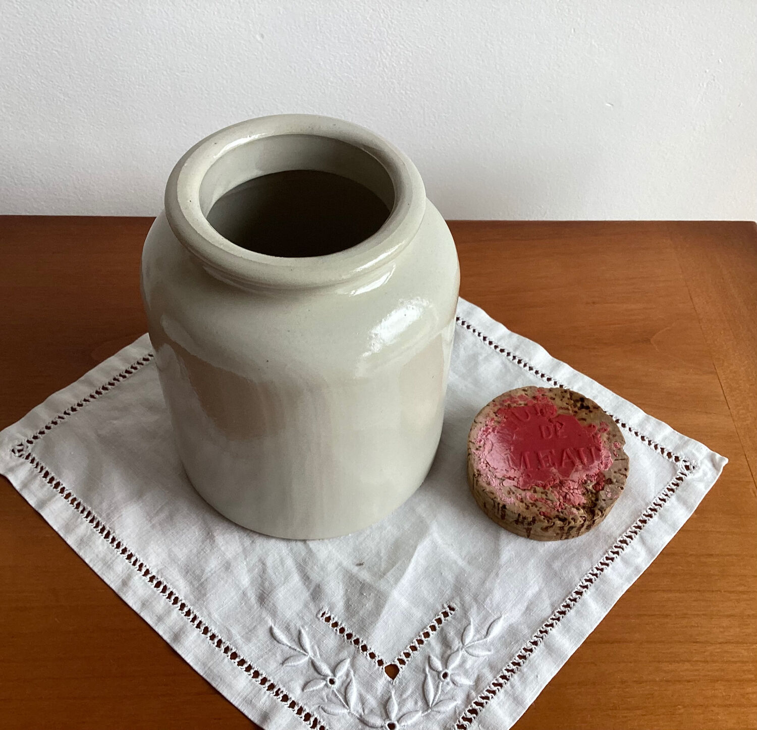 Glazed sandstone mustard pot Meaux