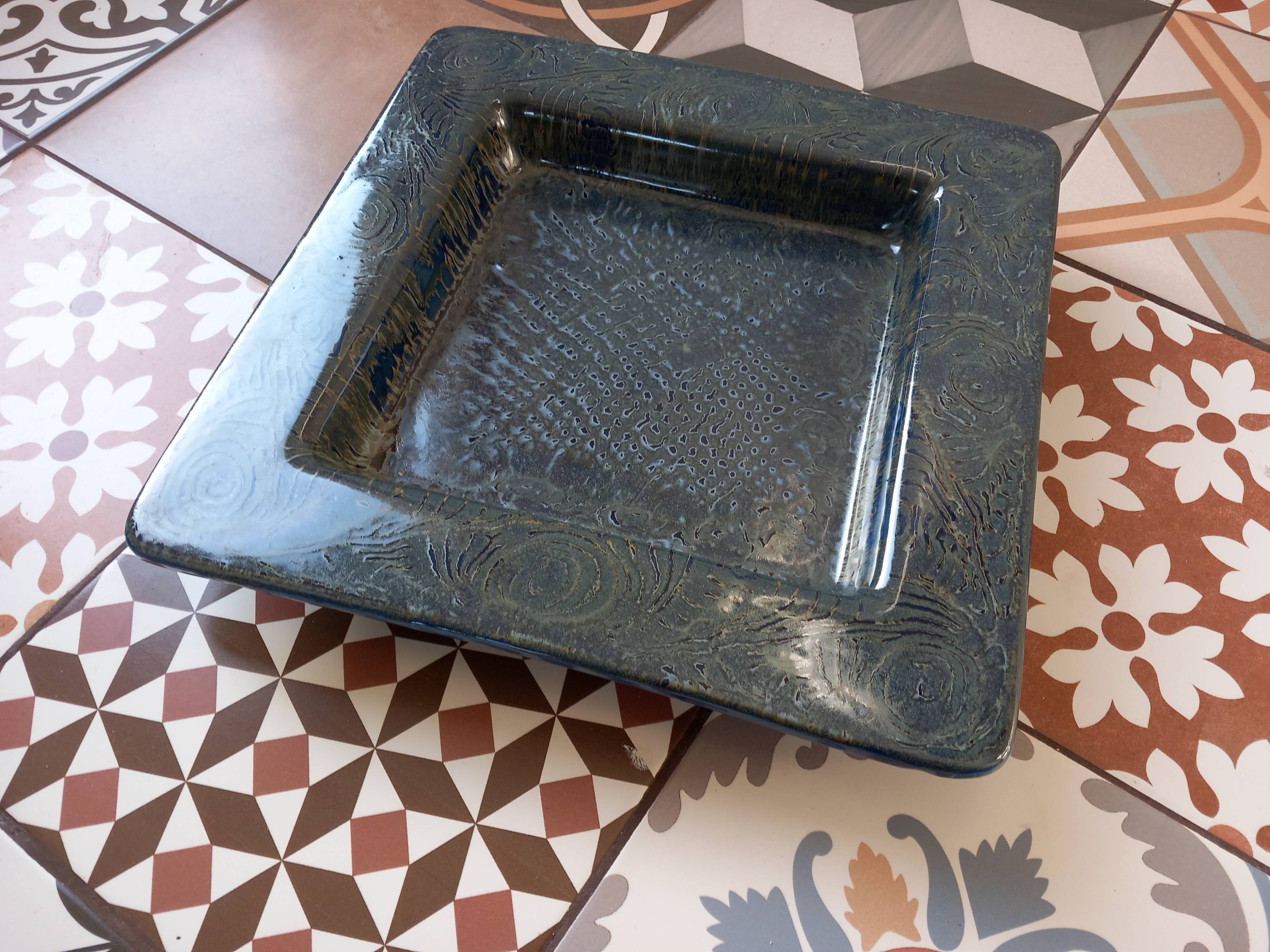 Centrepiece or large ceramic catchall in glazed ceramic signed Vila Clara.