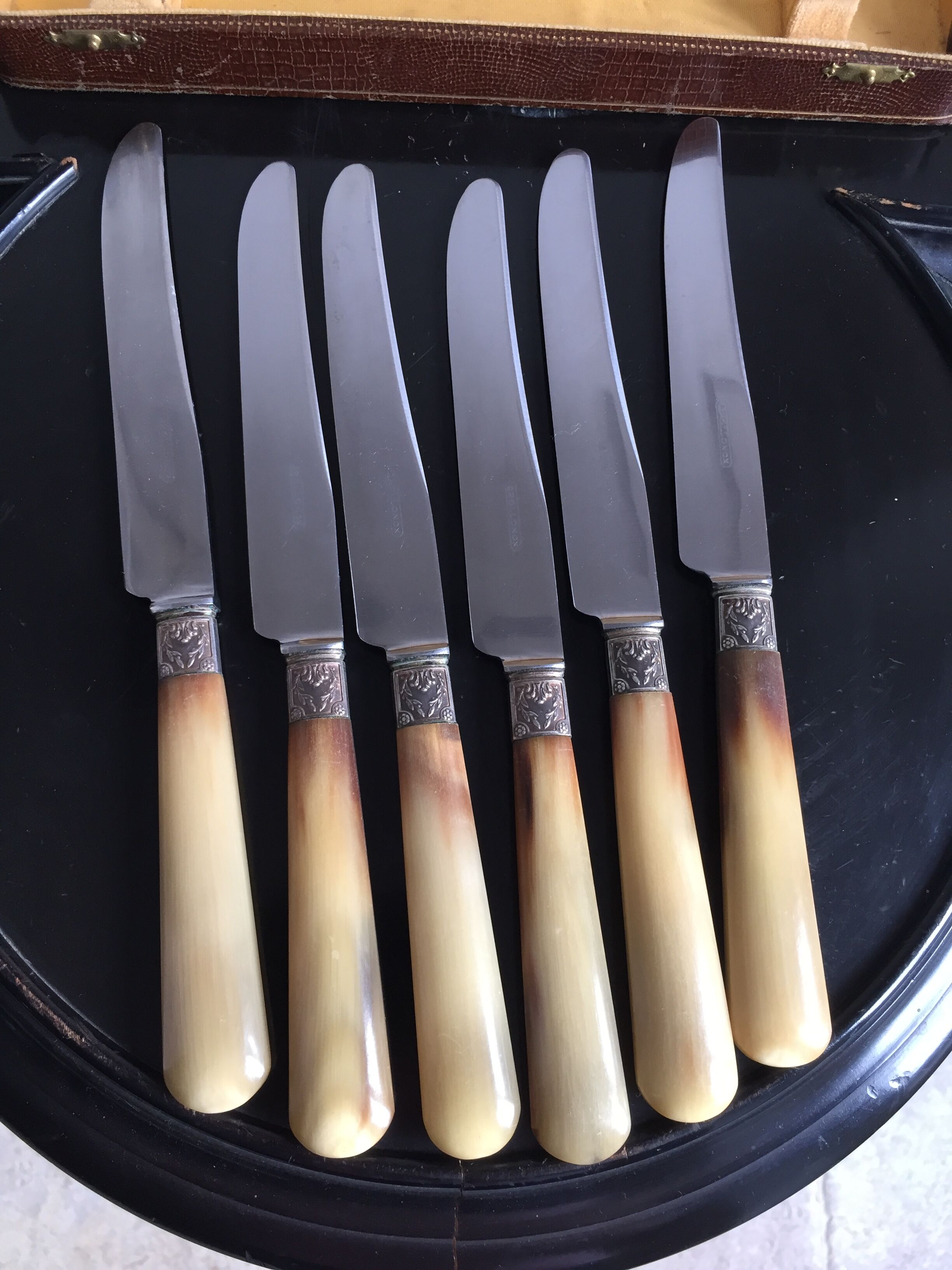 Serie de 12 couteaux anciens manche corne lame apollonox Selency