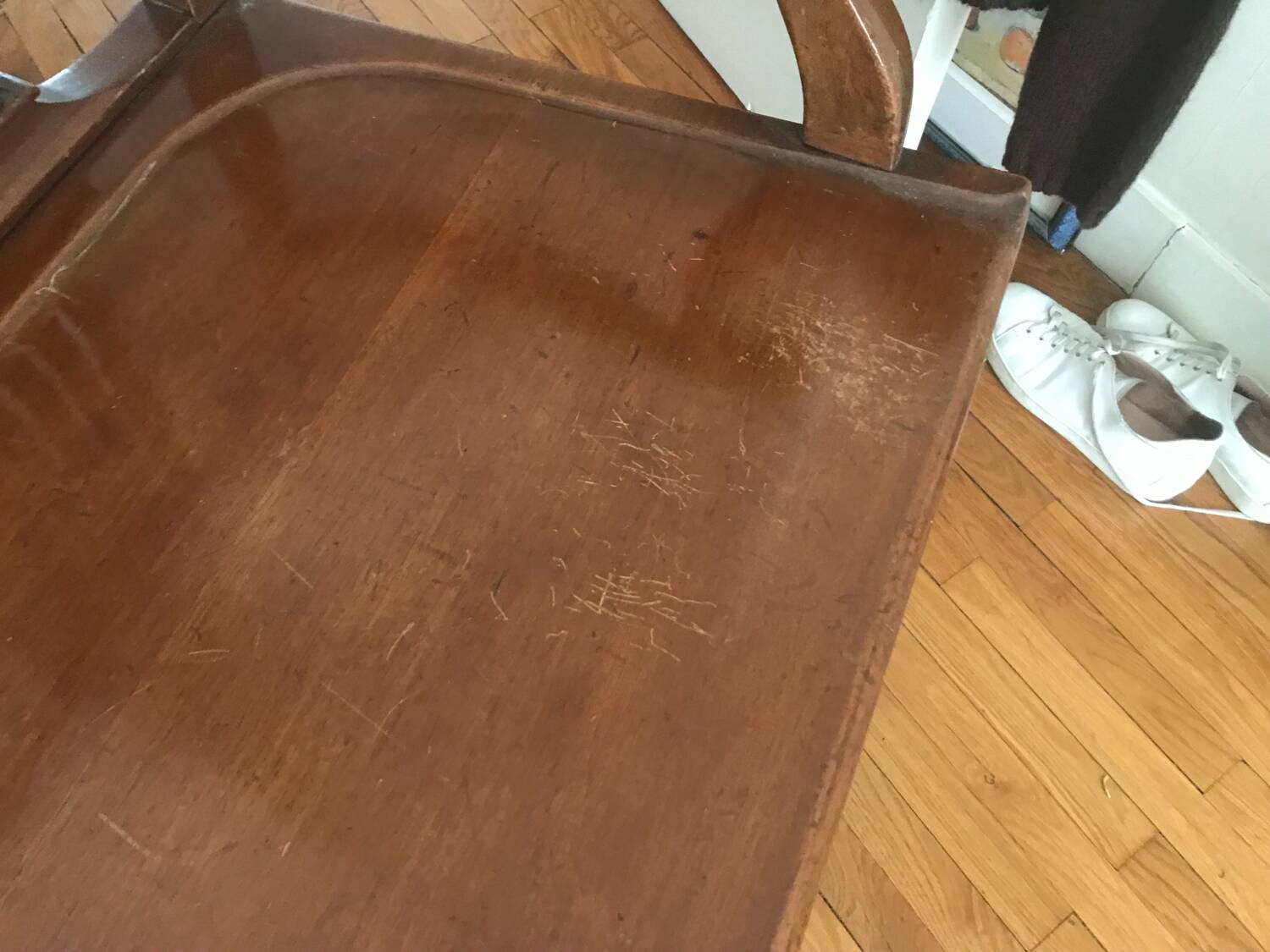 Mahogany banquette canapé in Hepplewhite style