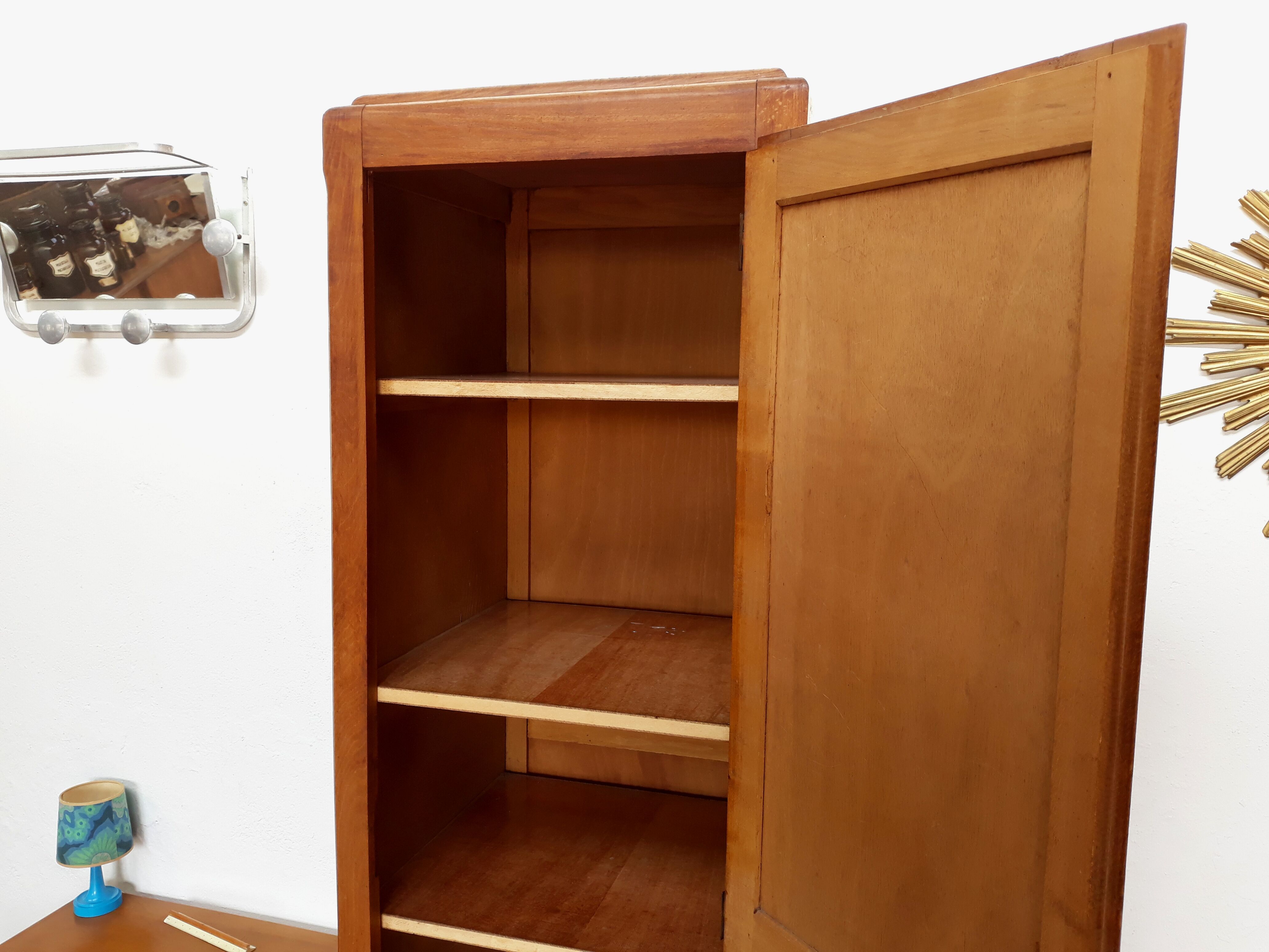 Armoire parisienne vestiaire vintage