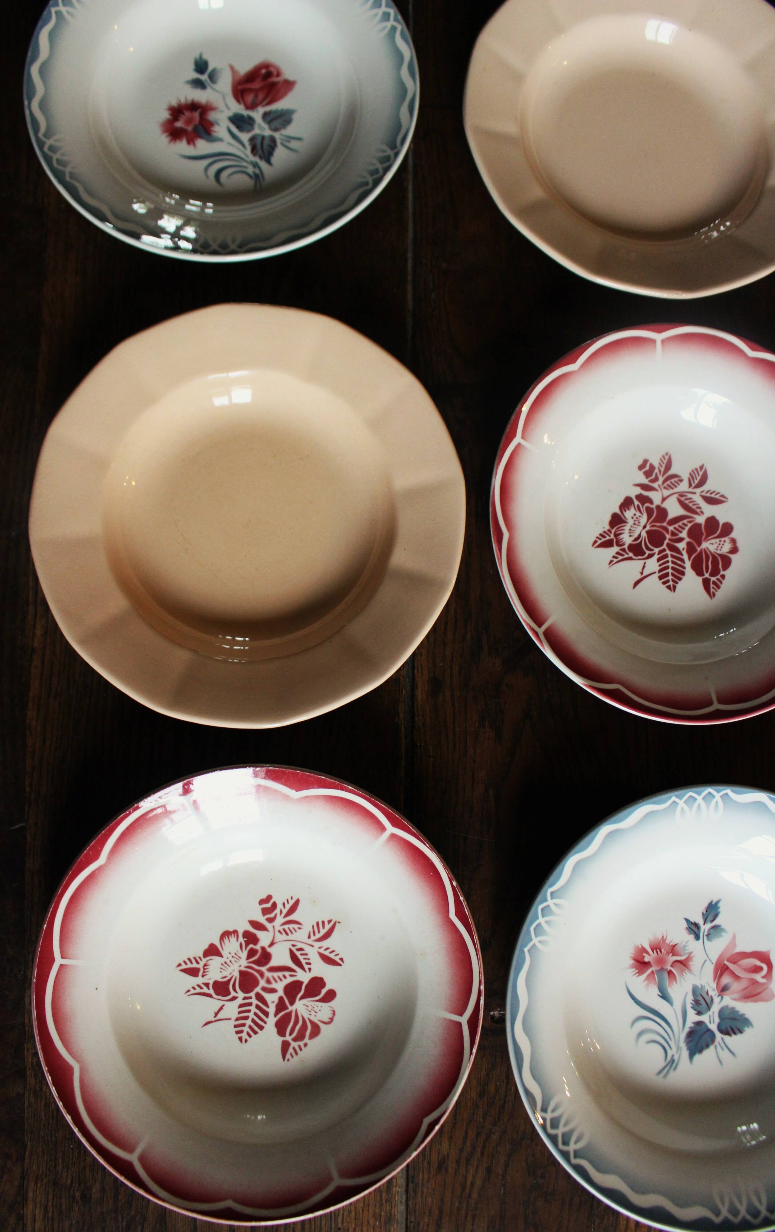 6 mismatched deep plates pairs Digoin Sarreguemines red blue pink