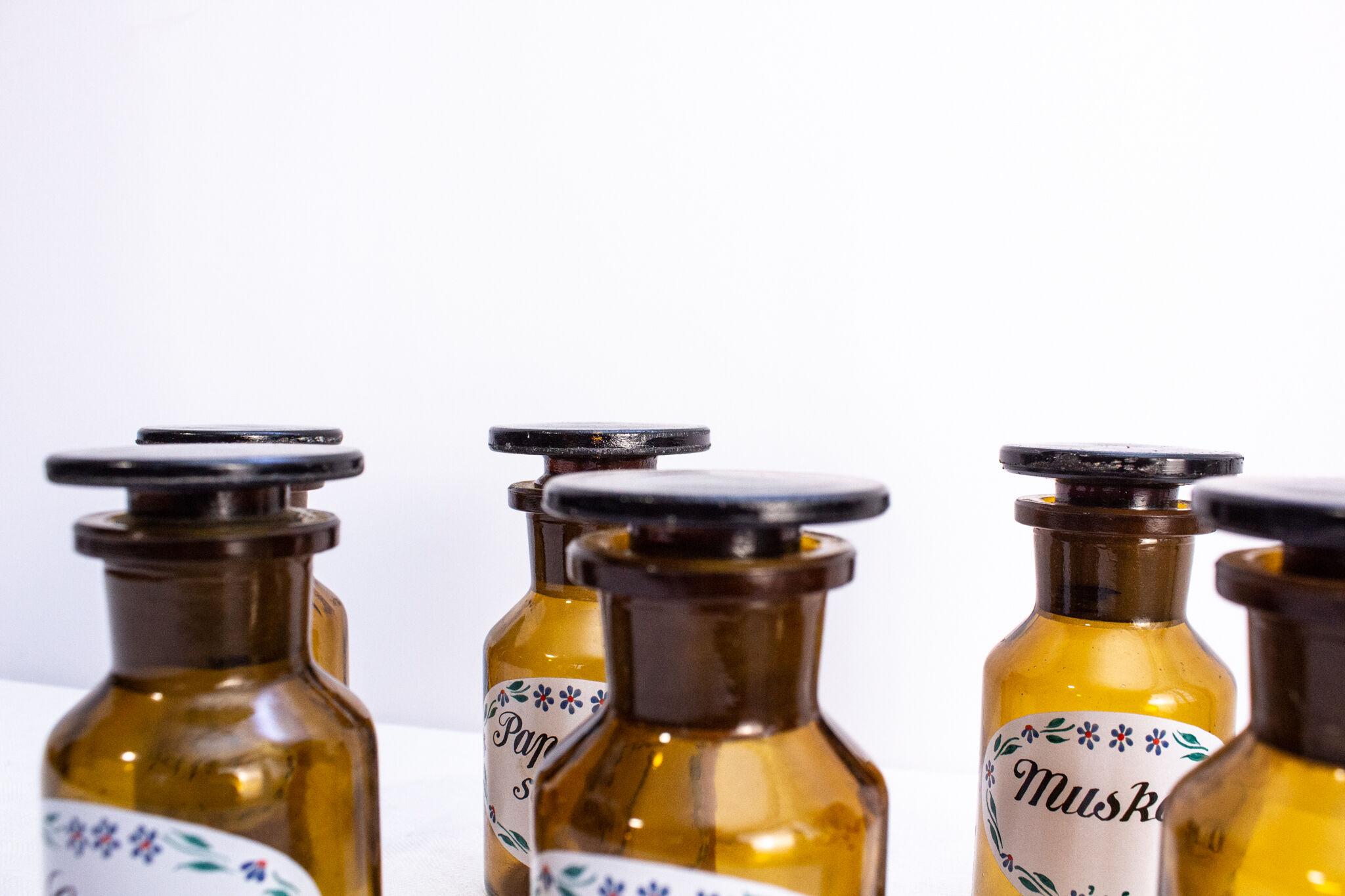 Set of 6 canister for spices, amber glass apothecary bottles