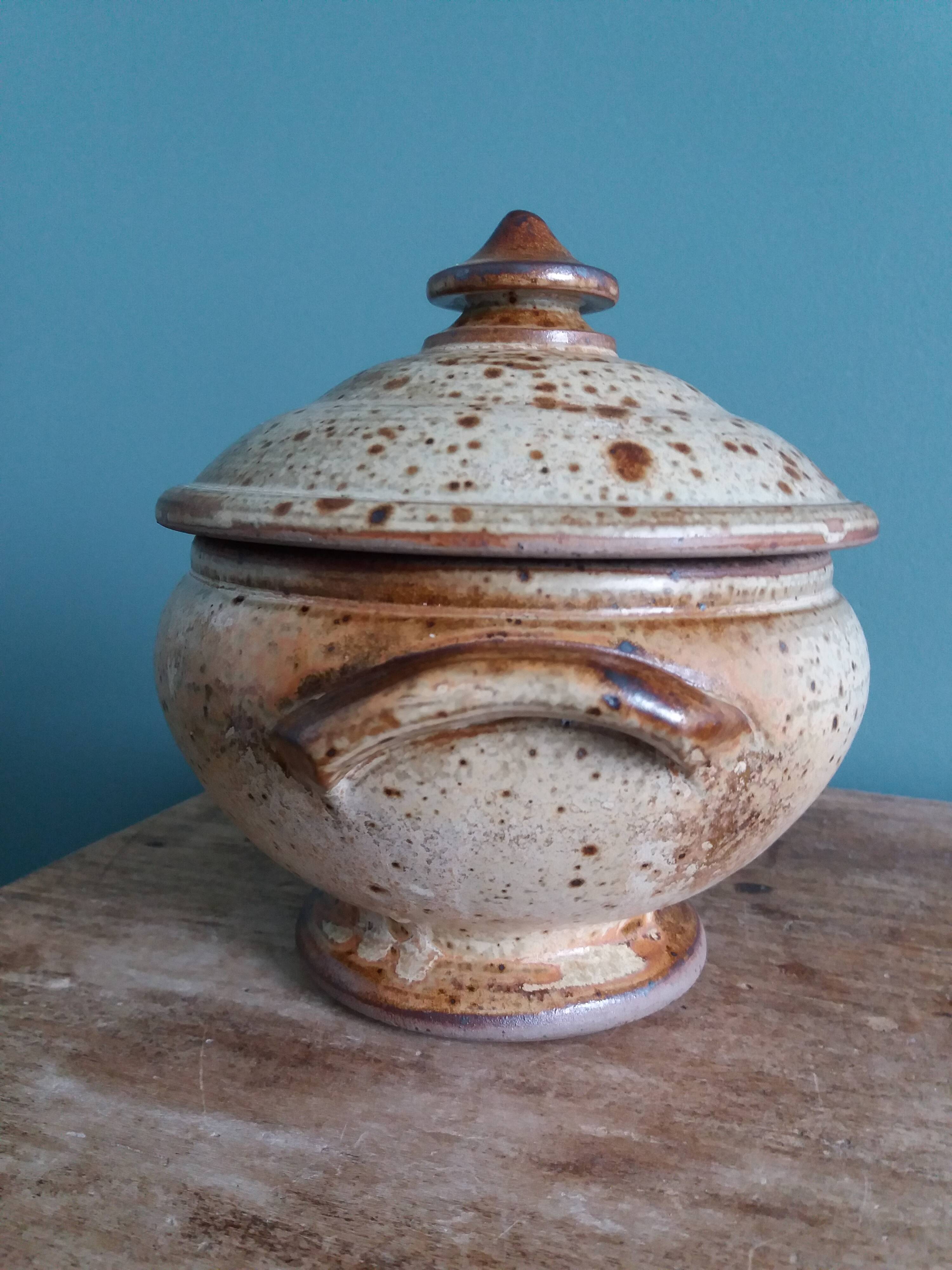 Covered sugar bowl in Puisaye stoneware signed Jean-Pierre Prud'homme
