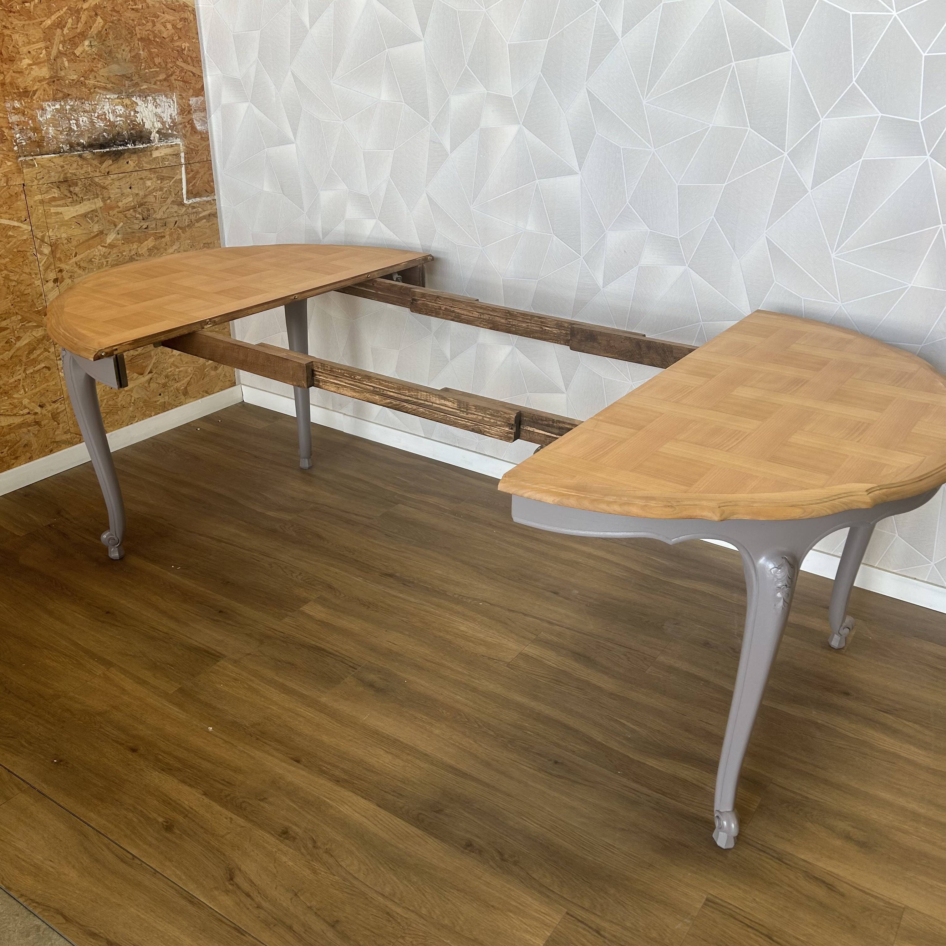 Round regency table revamped taupe extension