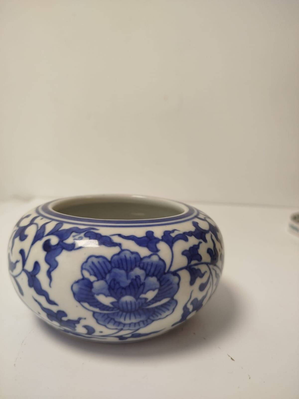 Small round Chinese-style porcelain pot with blue and white decoration