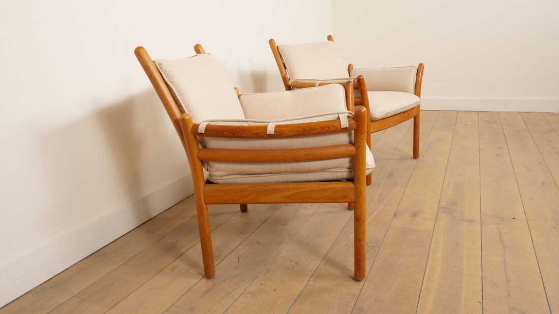 Set of 2 vintage armchairs | Illum Wikkelsø for Silkeborg | Model Genius | Teak