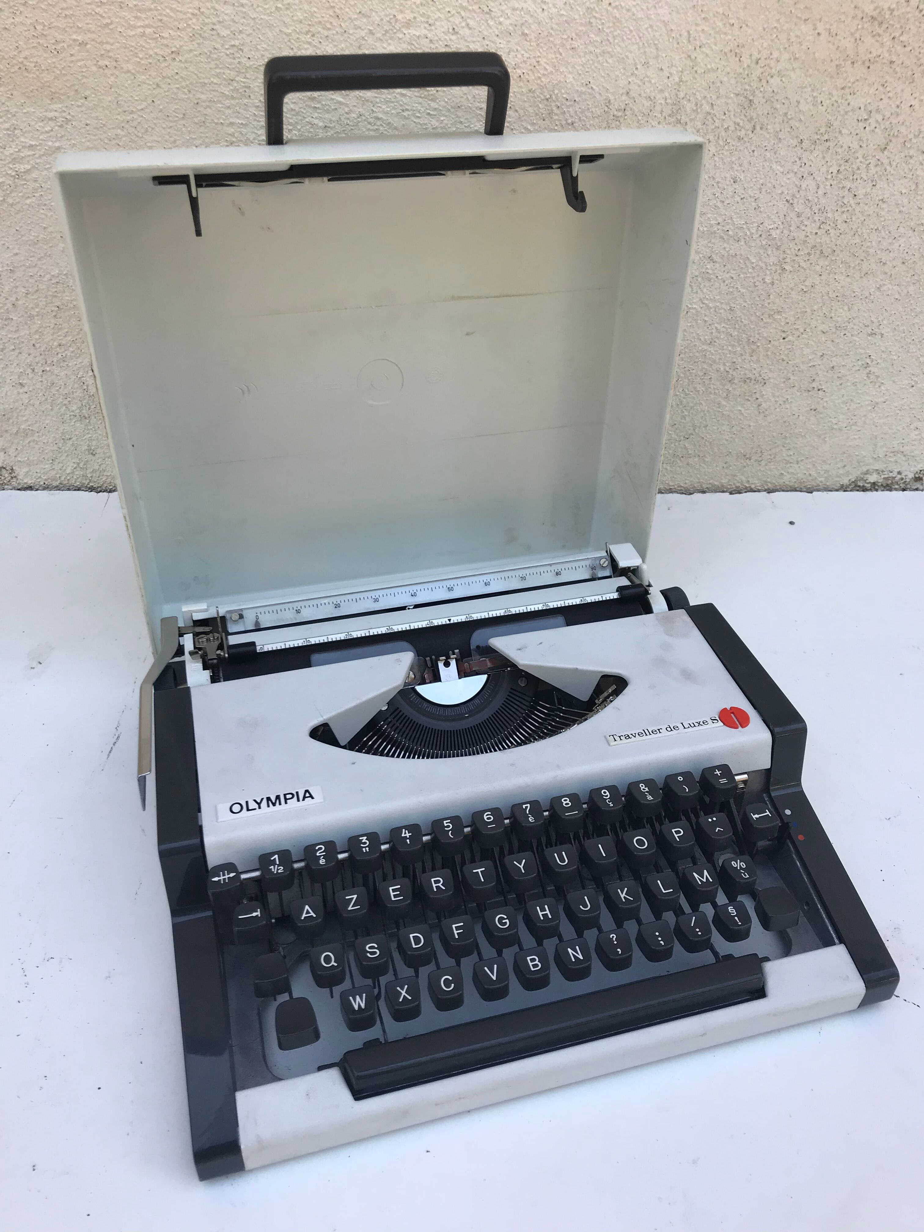 Olympia traveller luxury typewriter with its trunk