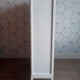White lacquered bibus