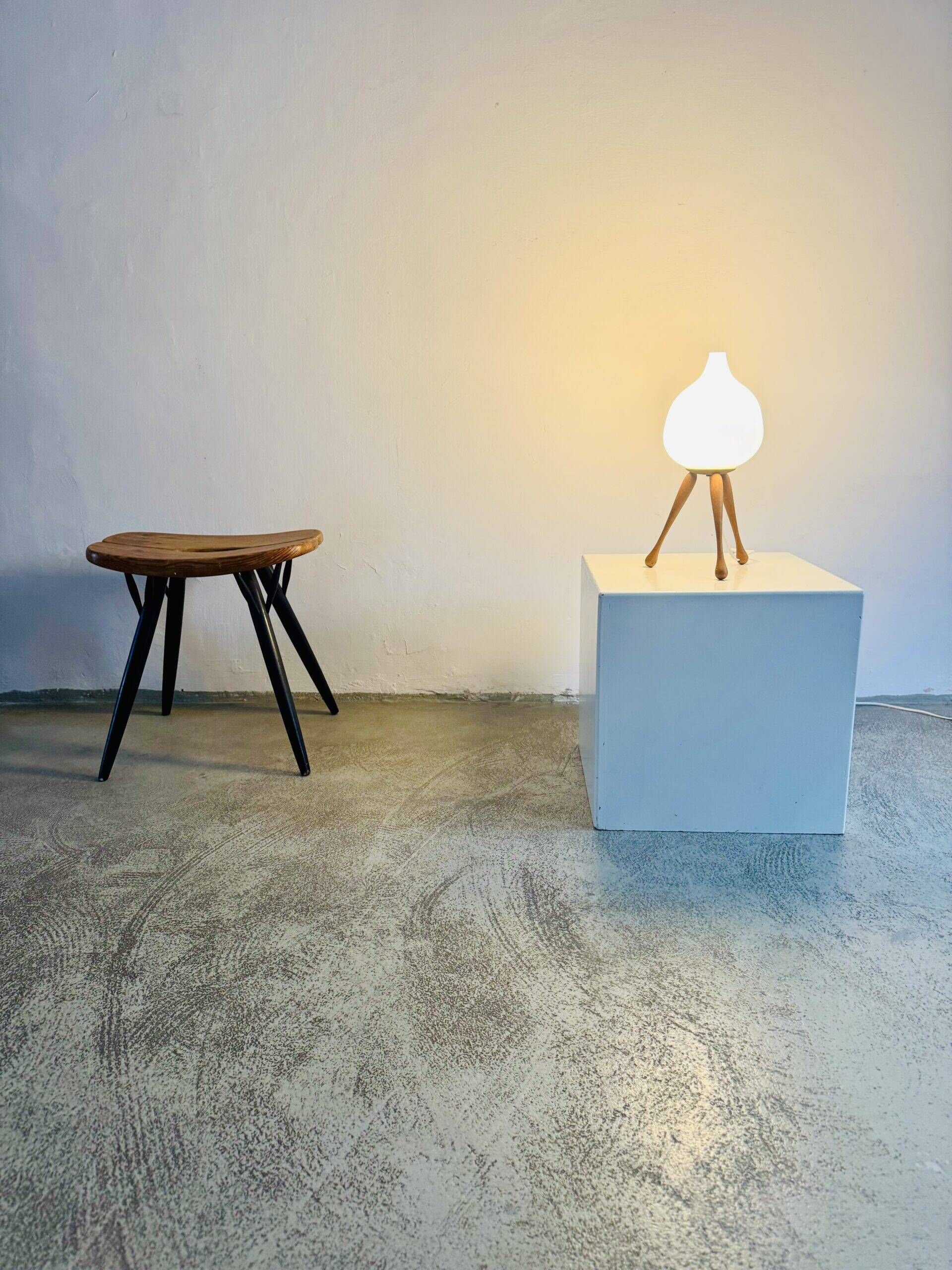 Model 105 Wooden Tripod Table Lamp By Uno & Östen Kristiansson For Luxus, Sweden 1950S