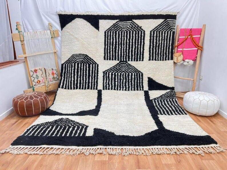 Handmade Moroccan Berber rug in wool, size 250 x 250 cm.