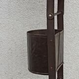 Suspension of three zinc buckets