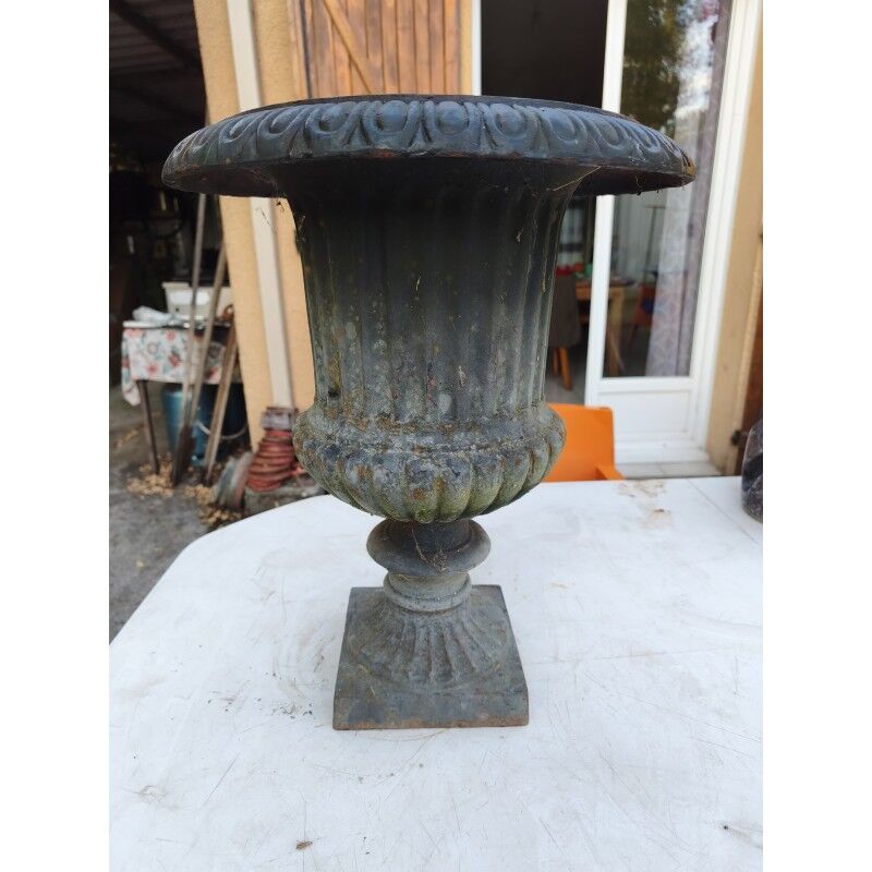 19th-century cast iron "Médicis" vase