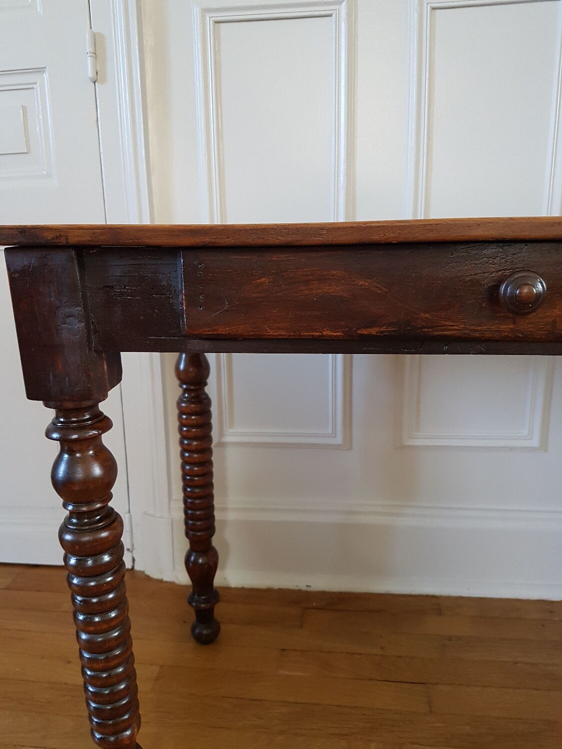 Table with turned legs