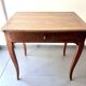 Secrétaire, table d’appoint Louis XV en bois fruitier
