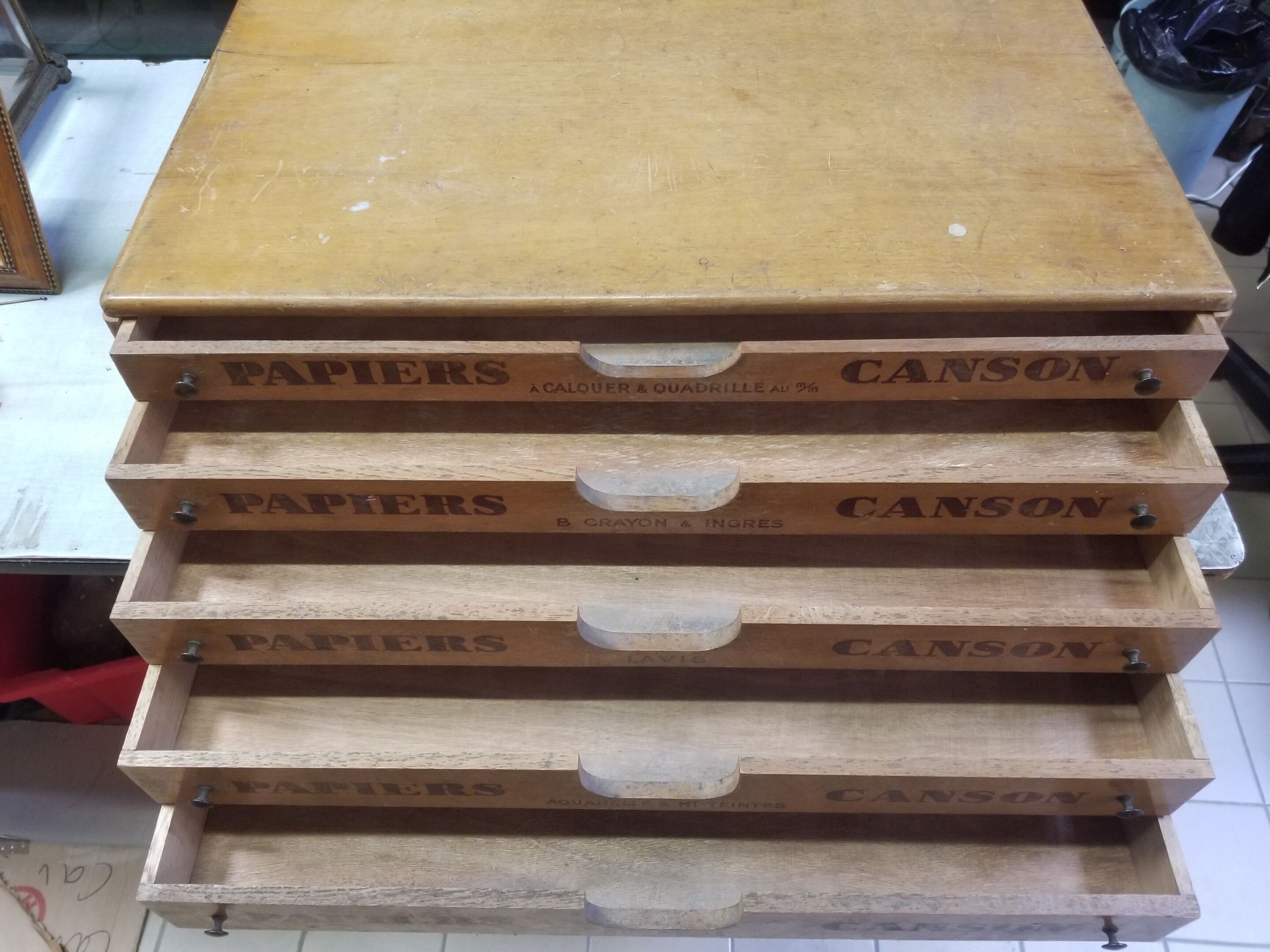Old wooden furniture Papers Canson with 5 drawers
