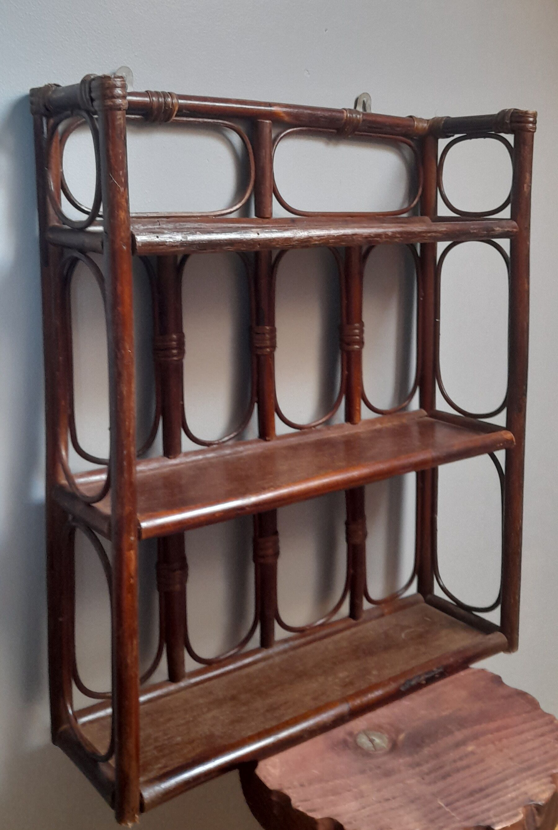 Etagère murale en bambou & rotin couleur marron, vintage 1960