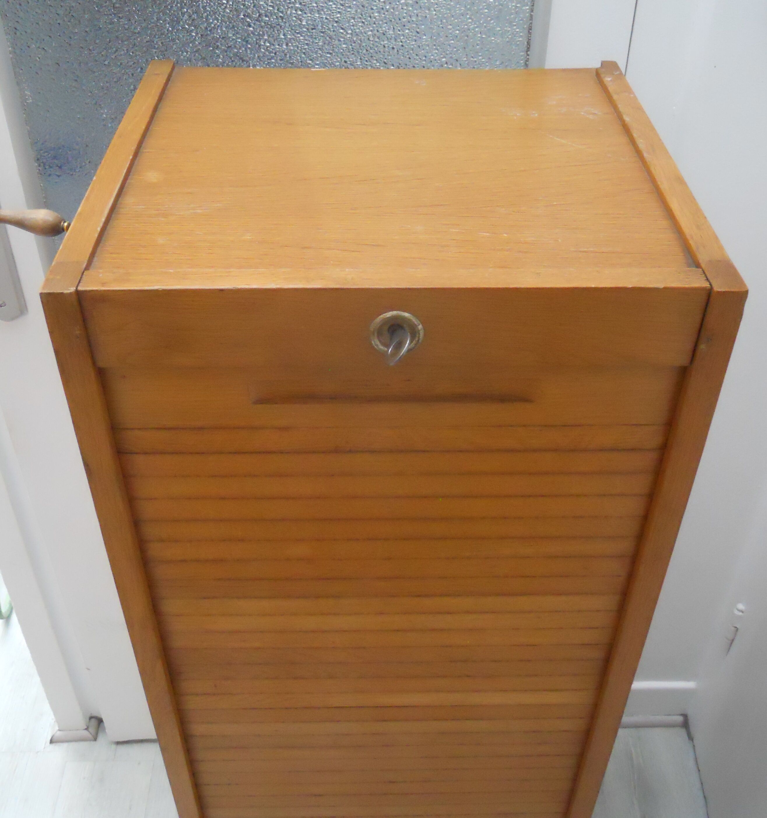 Furniture a curtain years 40