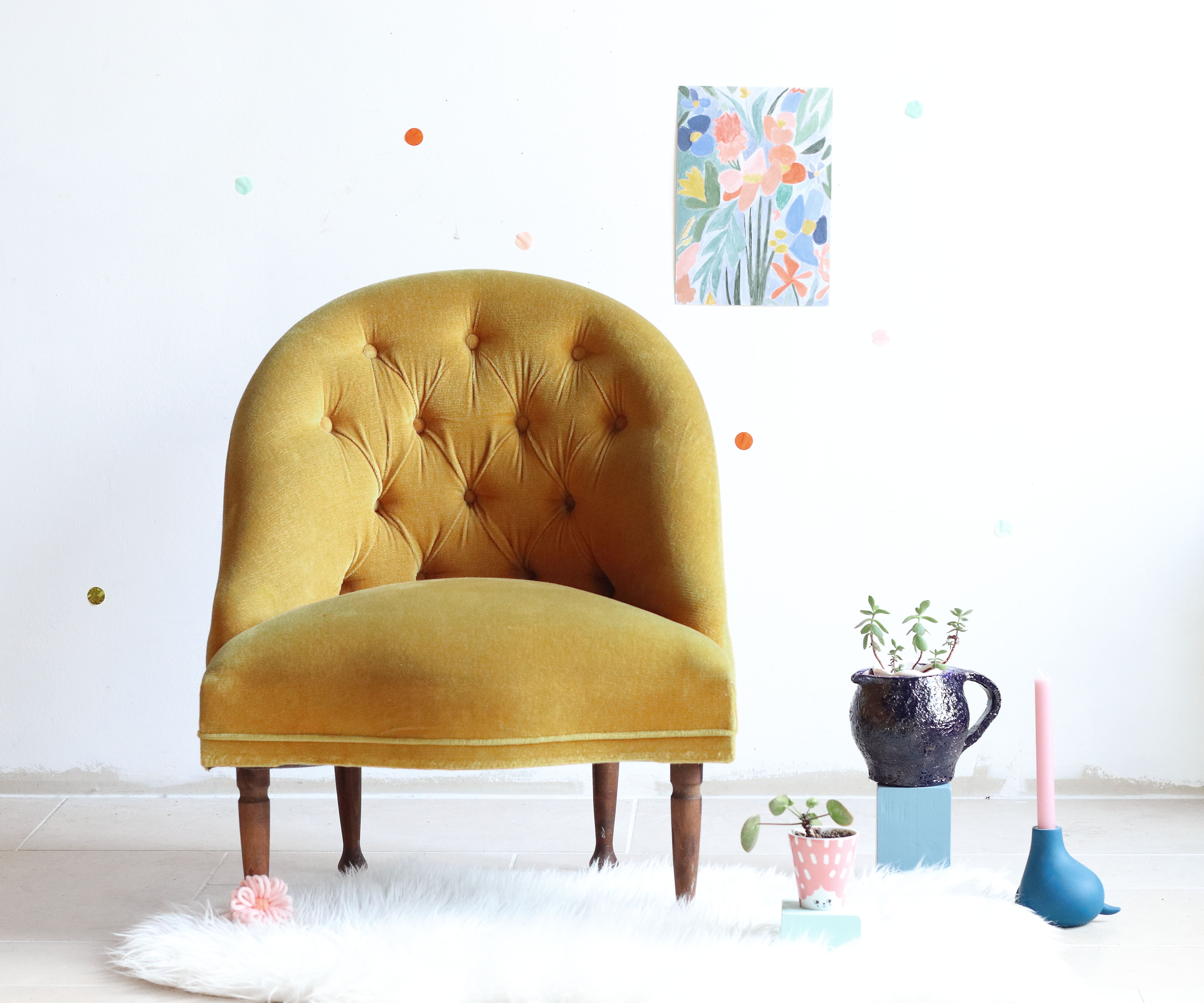 Mustard yellow velvet padded toad chair