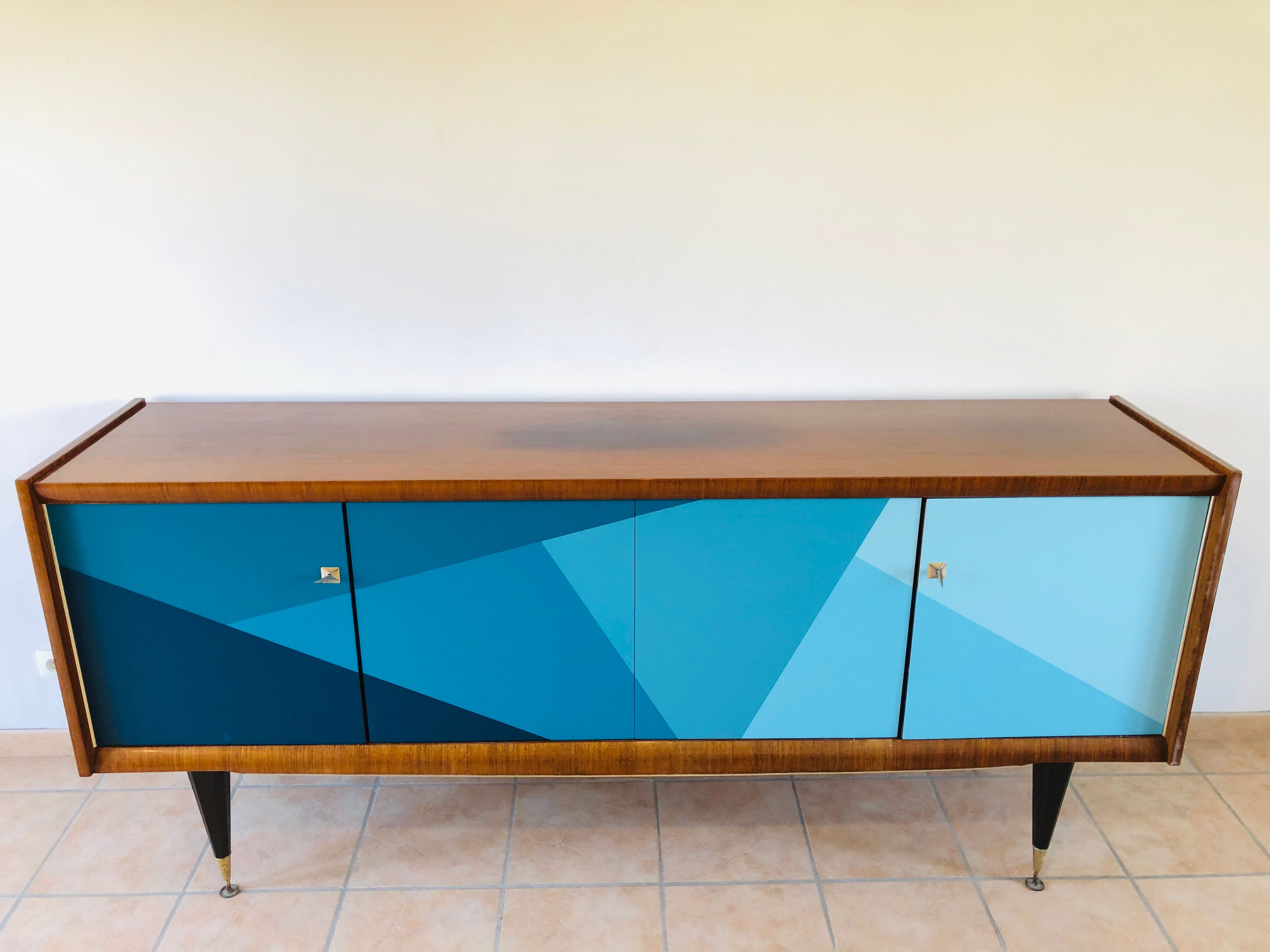 Graphic line in macassar 1960