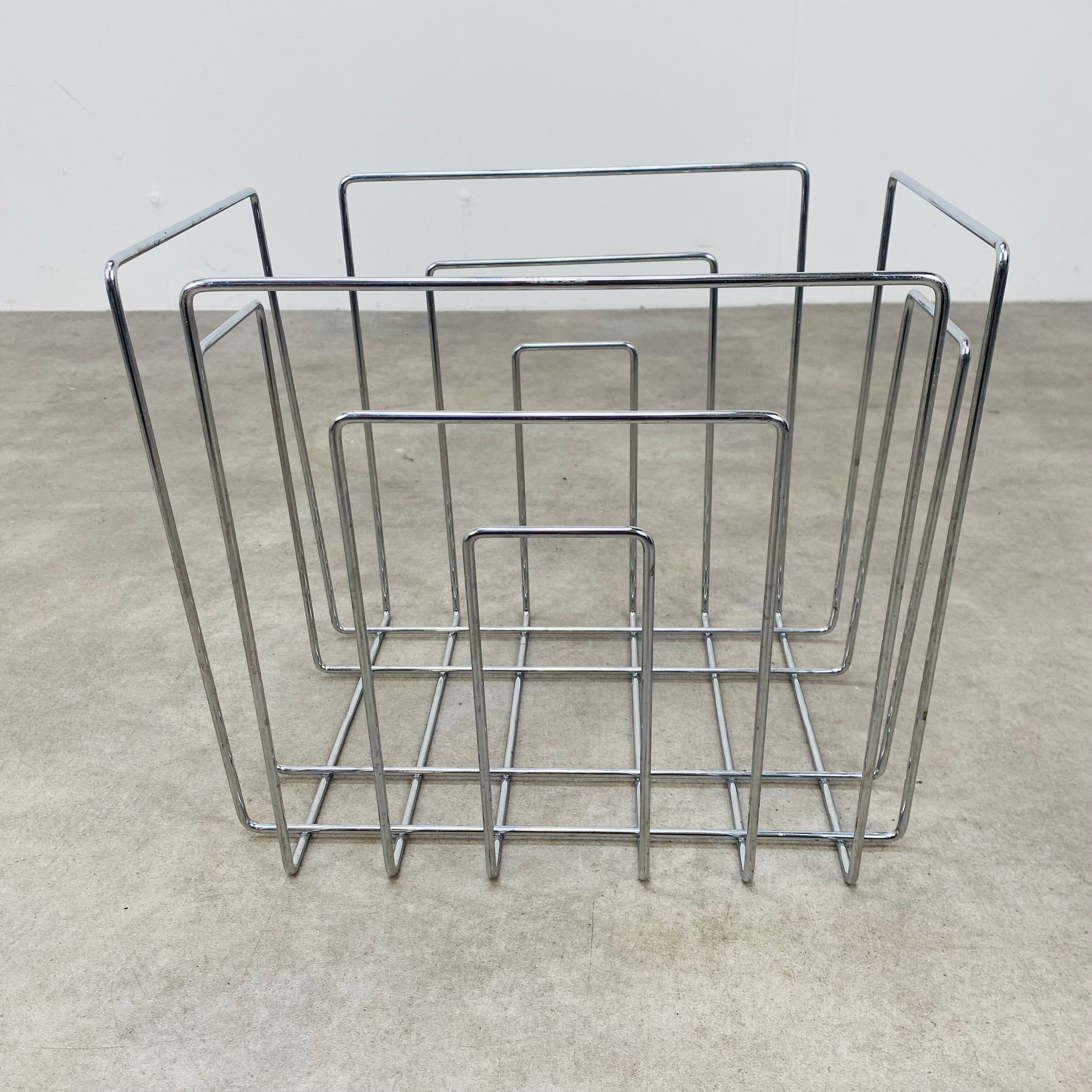 Magazine holder in chromed metal by Willi Glaeser for TMP 80s