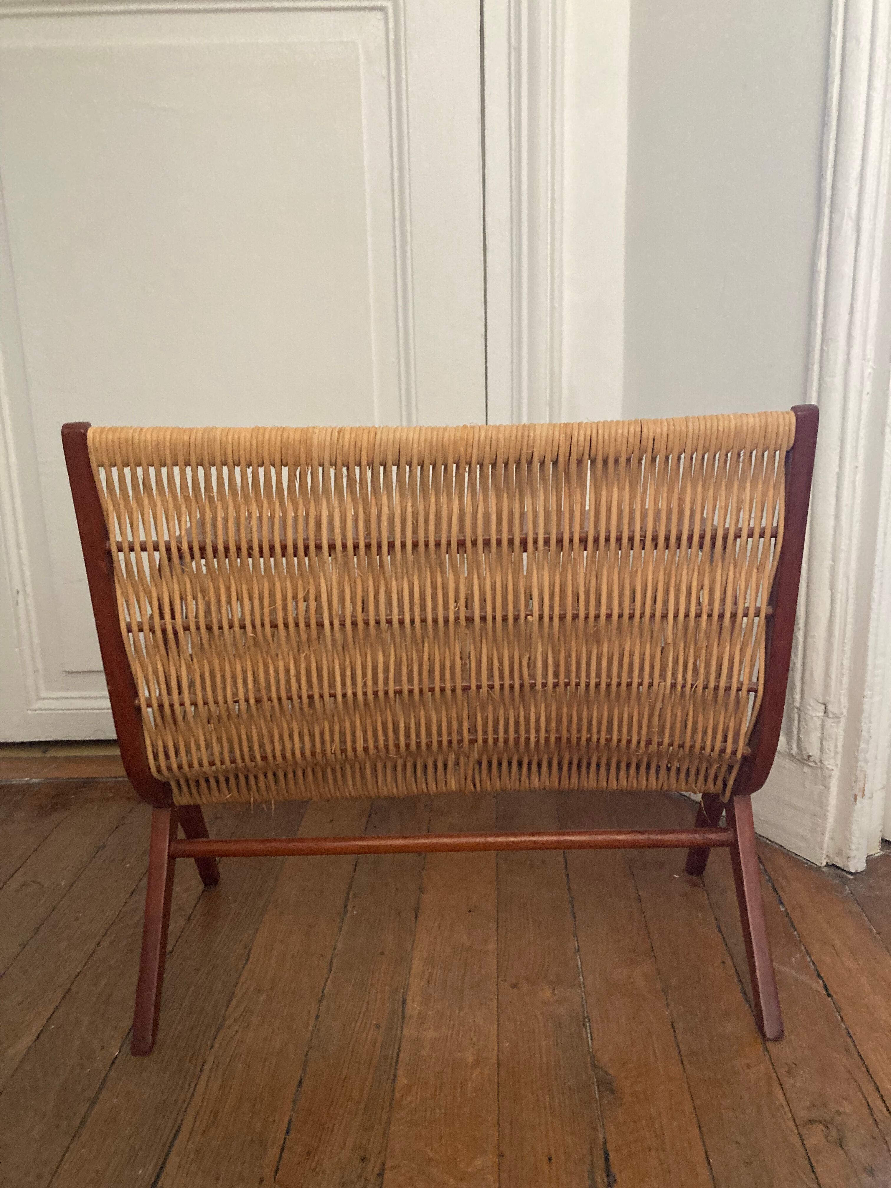 Cherry magazine door