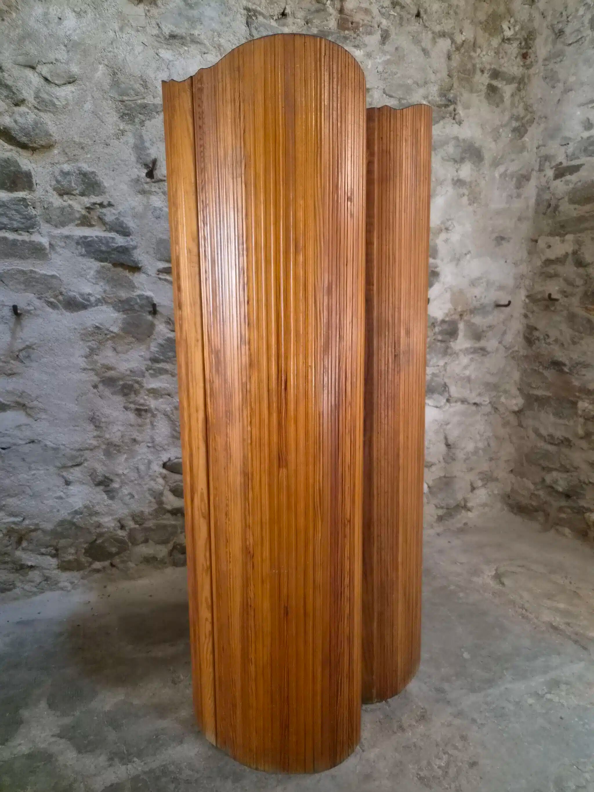 Large French folding screen in pine, room divider, 1950s, attributed to Baumann.