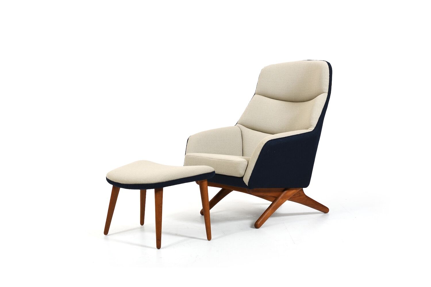 Illum Wikkelsø Lounge Chair for Mikael Laursen 1960s / New Upholstered!