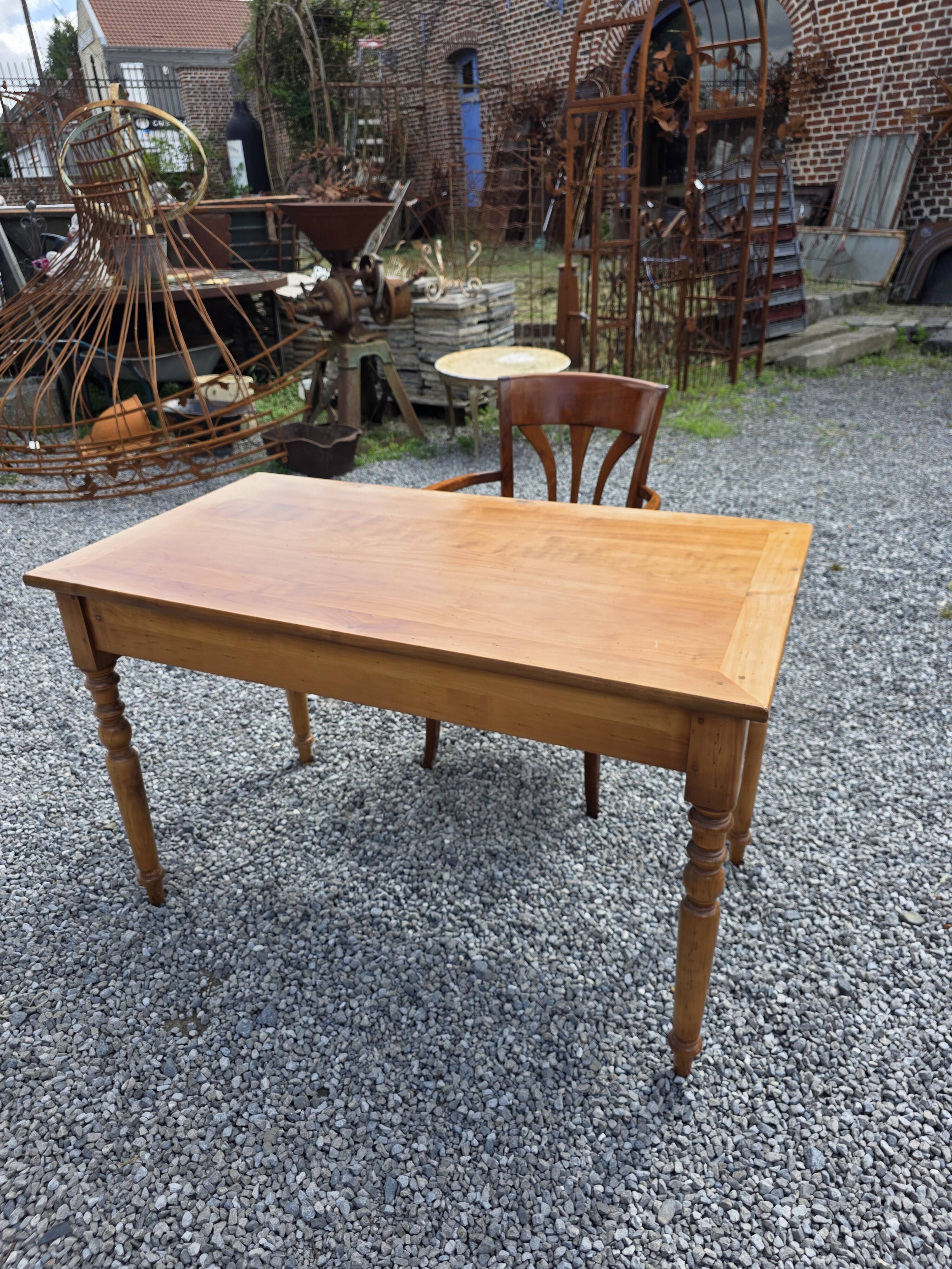 Bureau style Louis Philippe en merisier massif