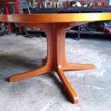 Scandinavian extending table