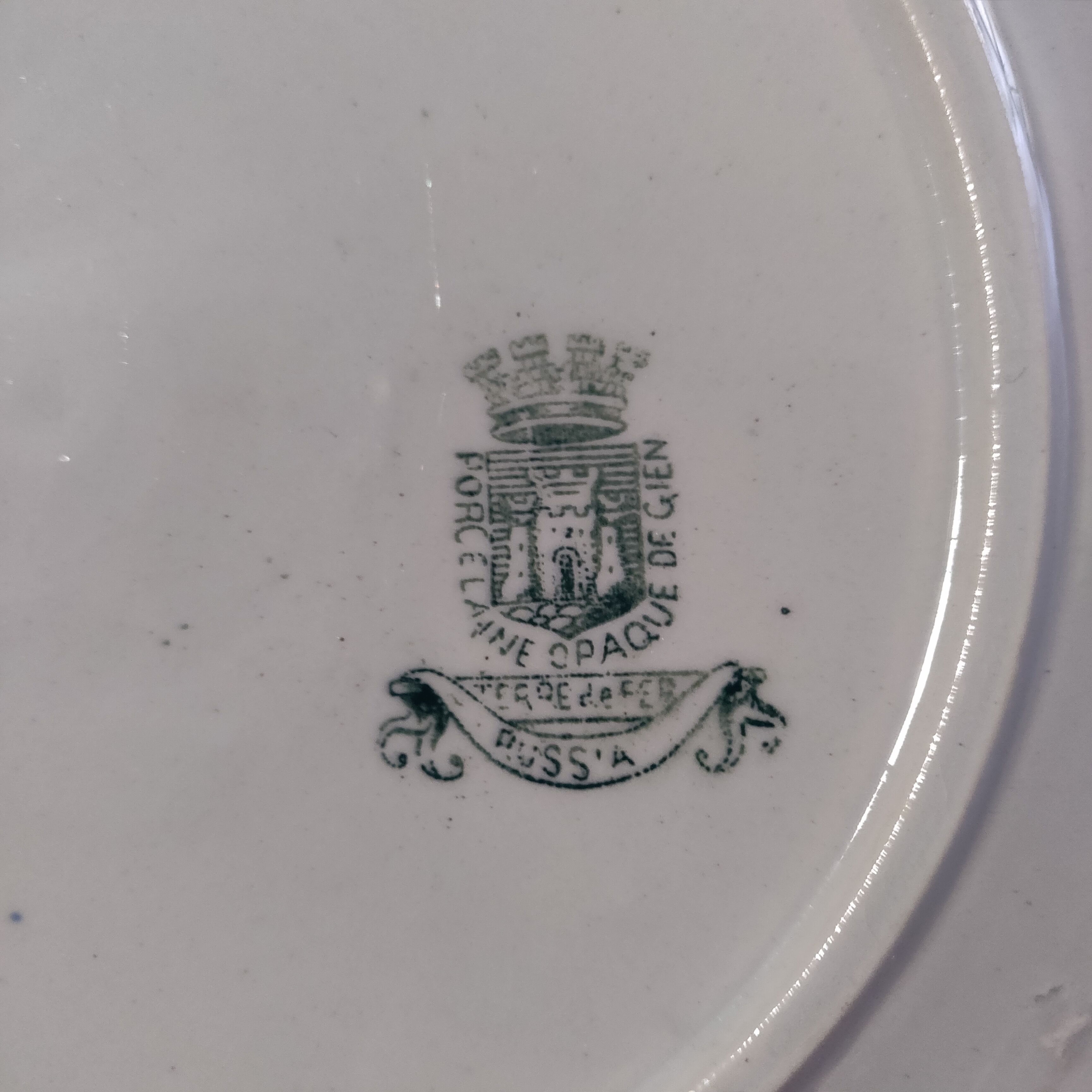 Gien's "Russia" flat plates in Iron Land