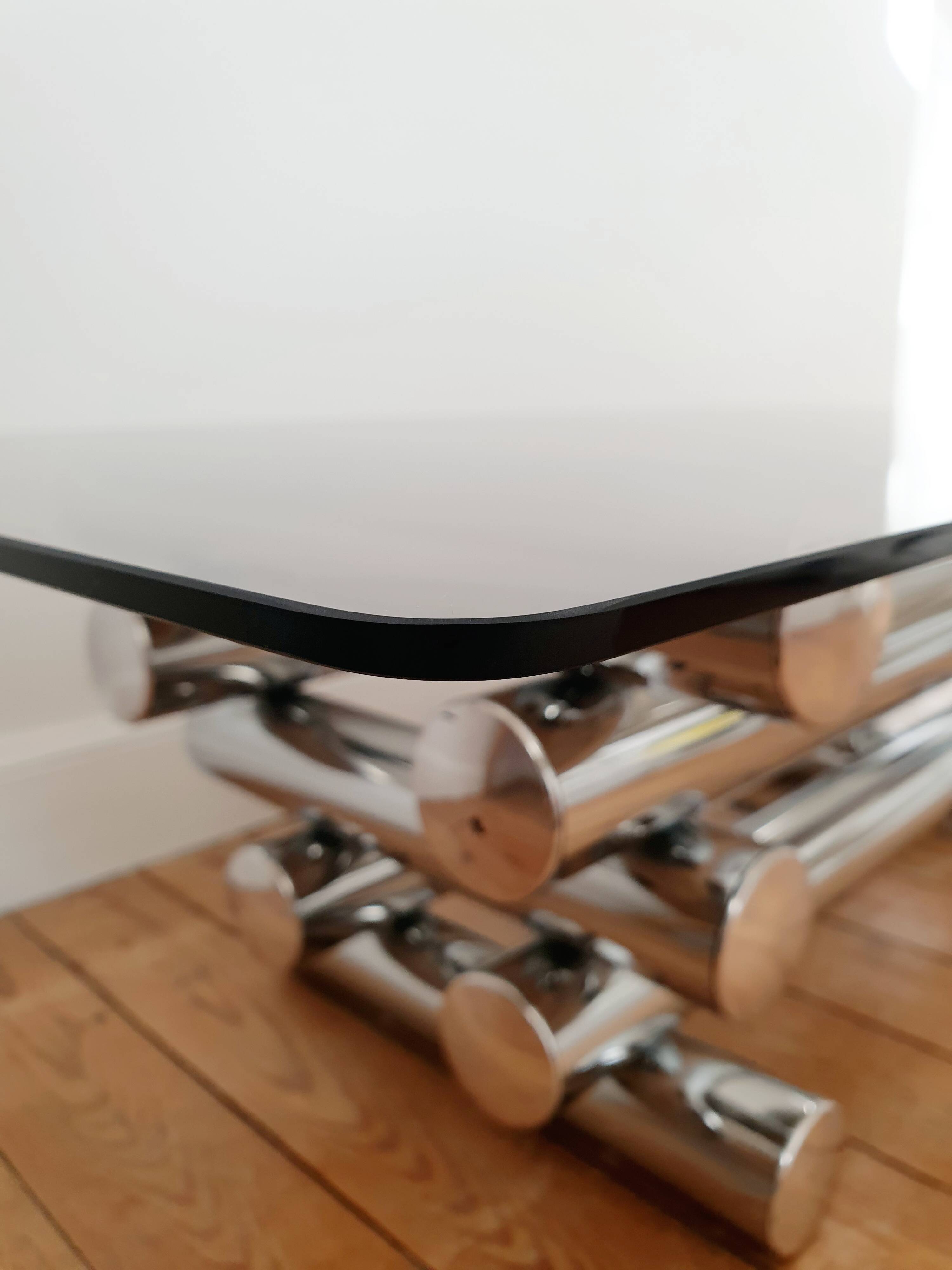 Design coffee table with chrome legs 70