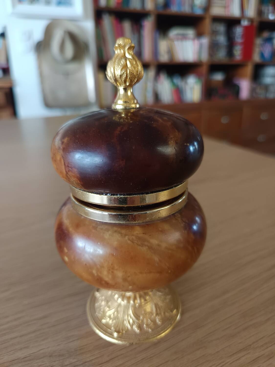 Tabletop lighter in alabaster