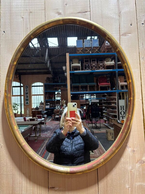 Miroir ovale de style Louis XVI