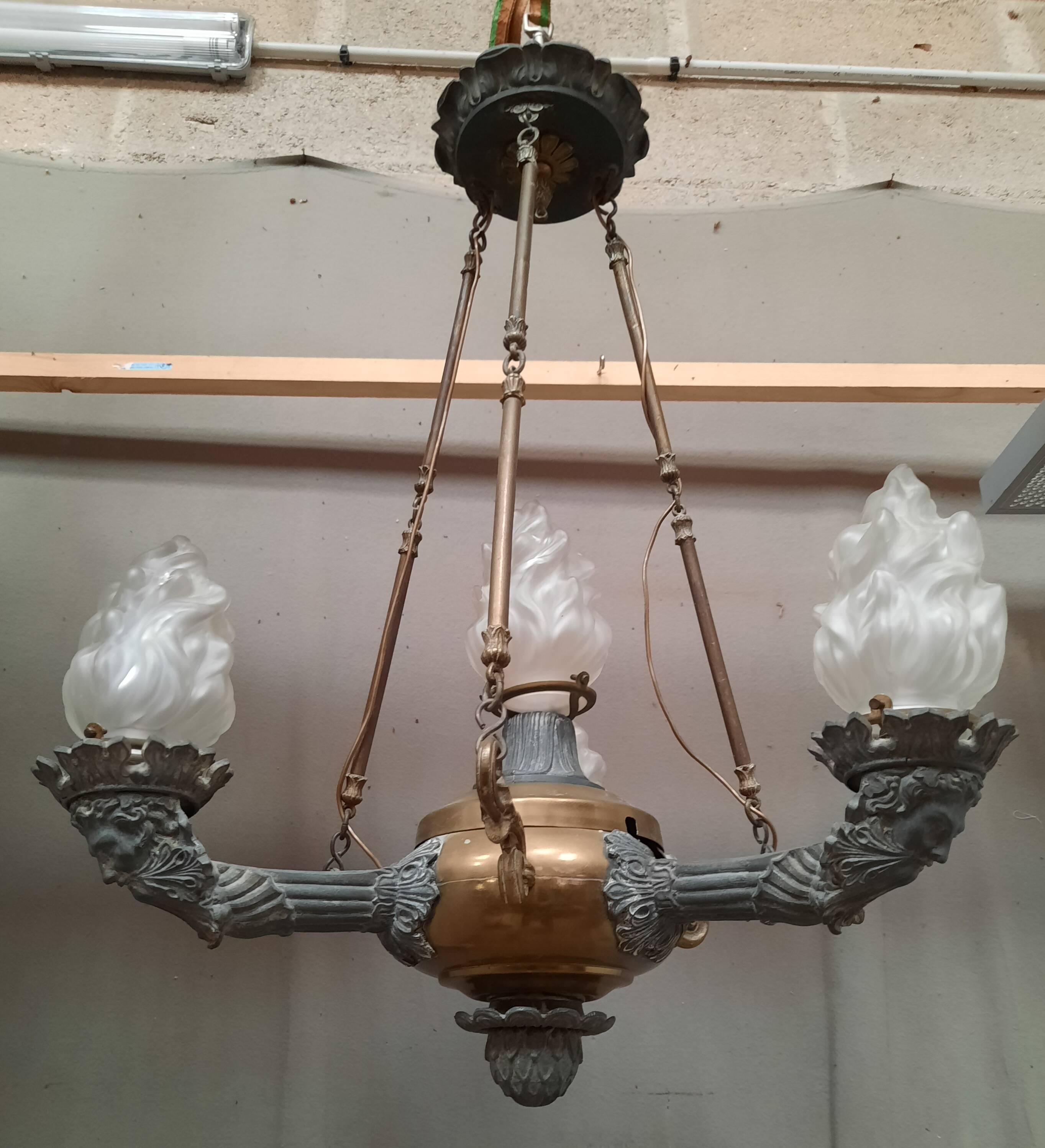 Metal pendant light with 4 flames