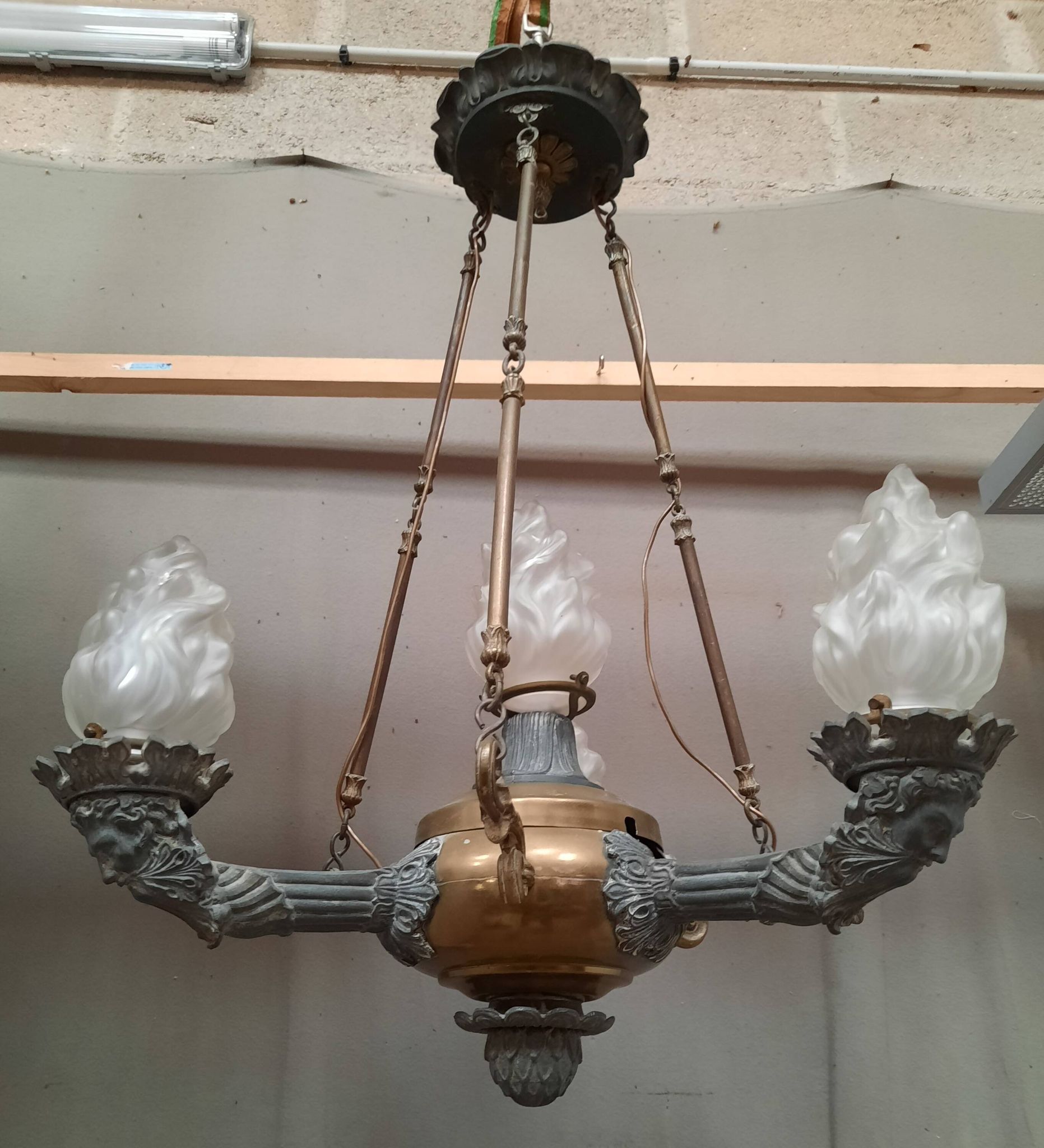 Metal pendant light with 4 flames