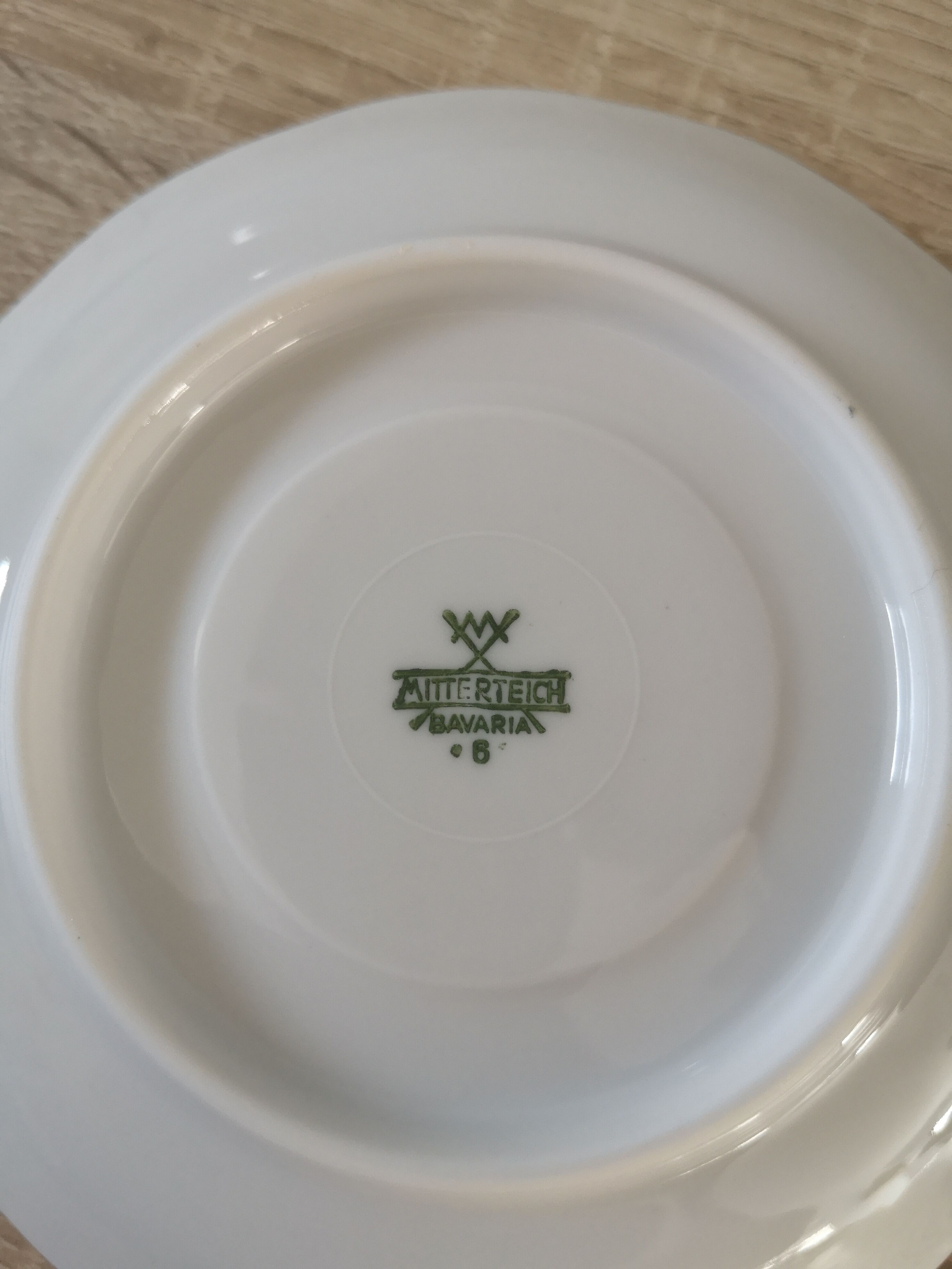 Lot of 5 coffee cups and porcelain saucers