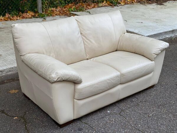Canapé 2 places scandinave en cuir véritable beige