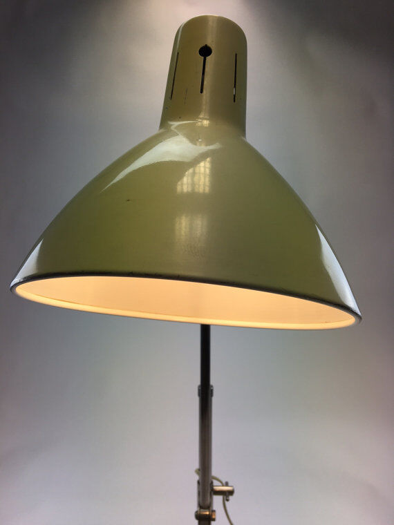 Green-lamp HALA table