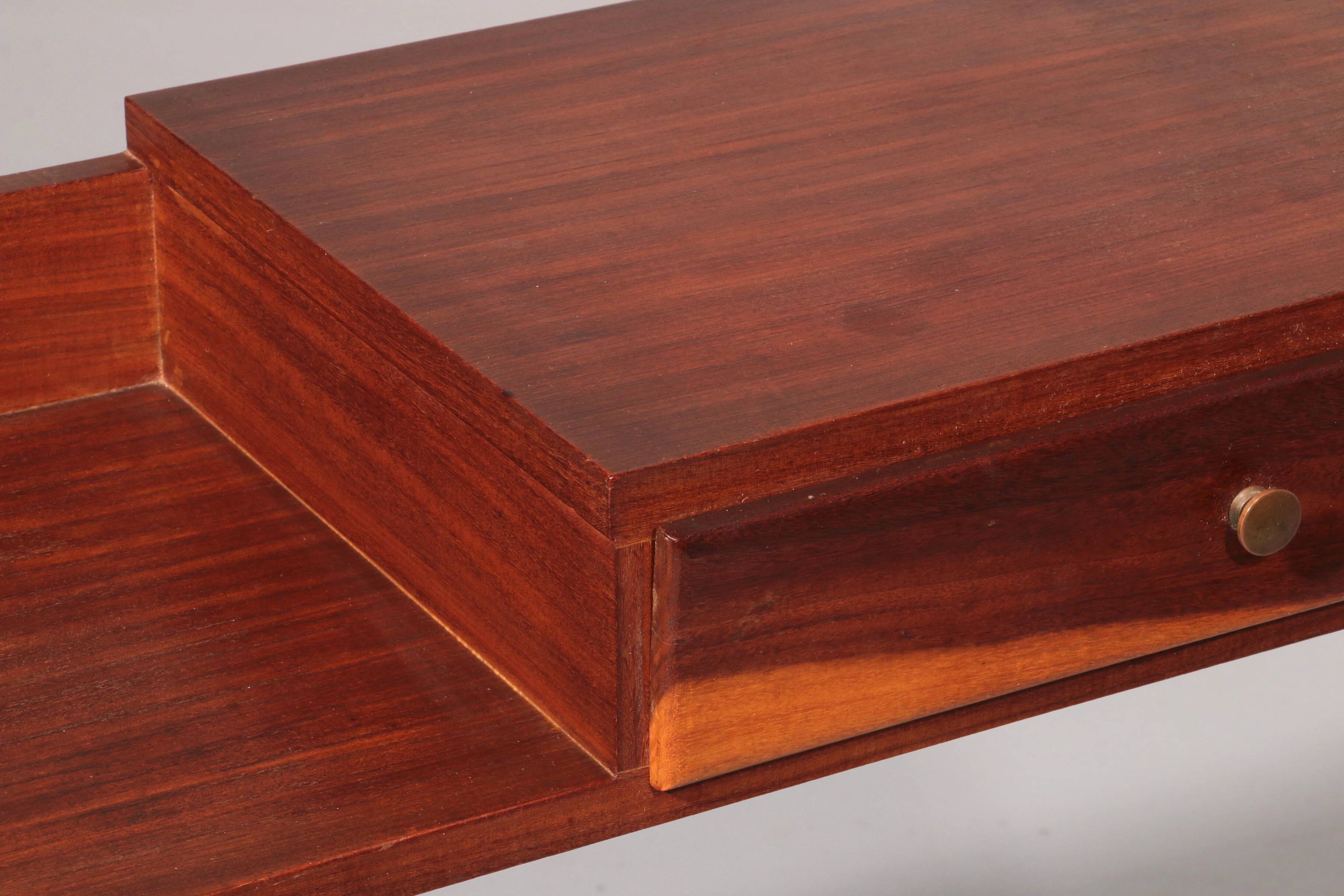 Rare console / table d'écriture italienne moderne du milieu du siècle par Ico Parisi.