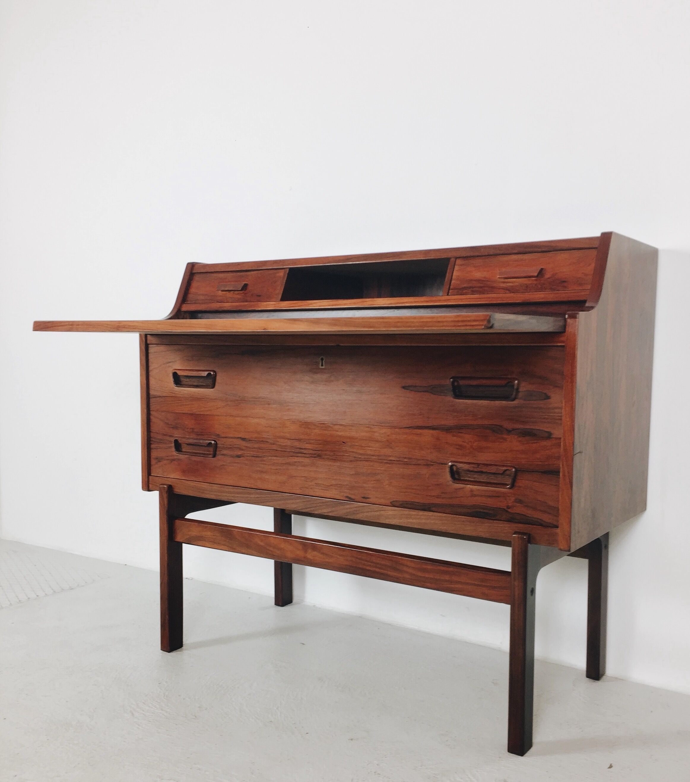 Danish palisander desk by Arne Wahl Iversen for Vinde Møbelfabrik