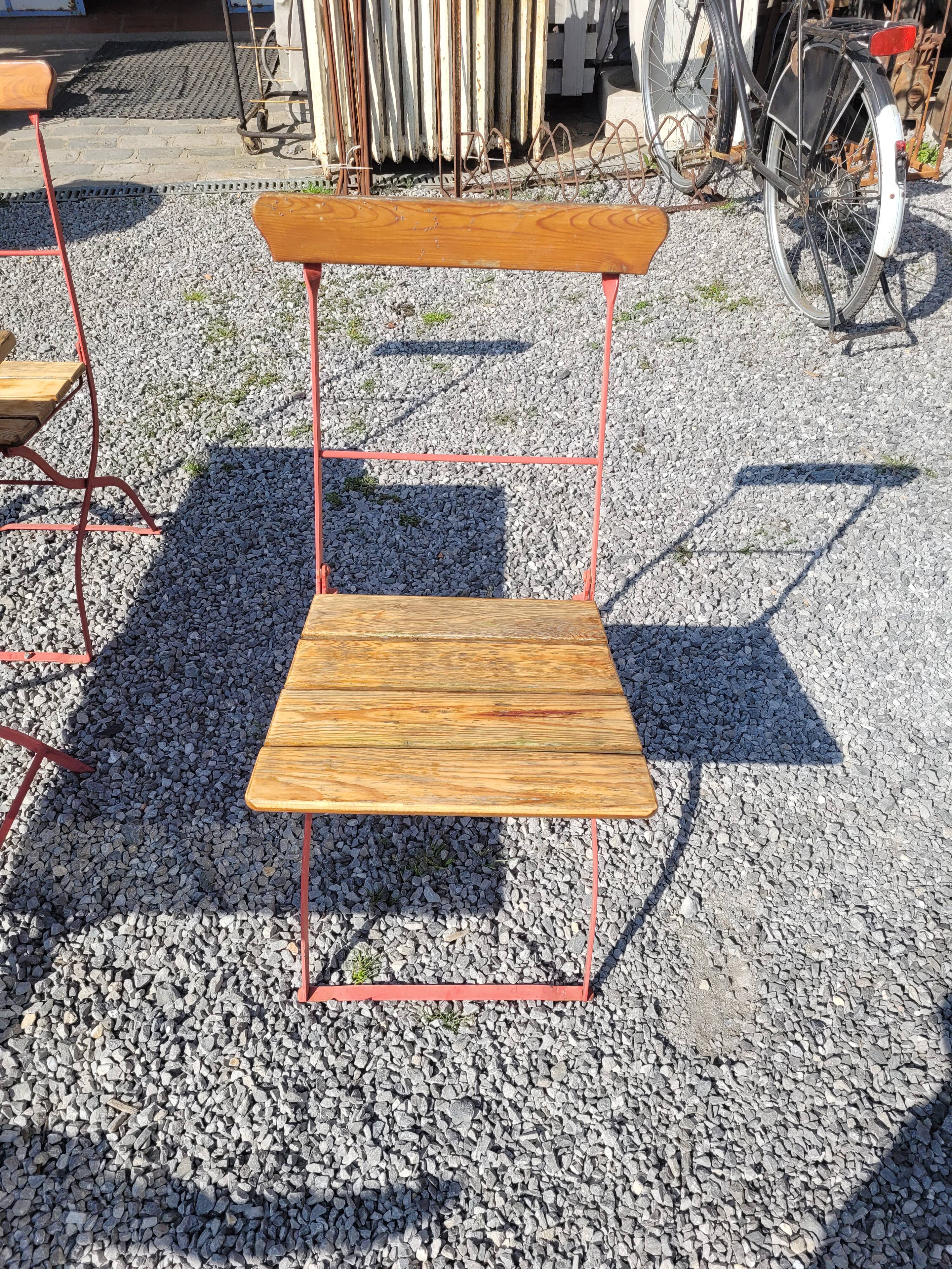 Garden furniture above wood and iron base It is foldable
