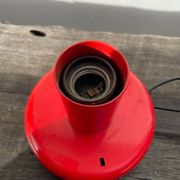 Lampe 1970 Kama Keur métal rouge