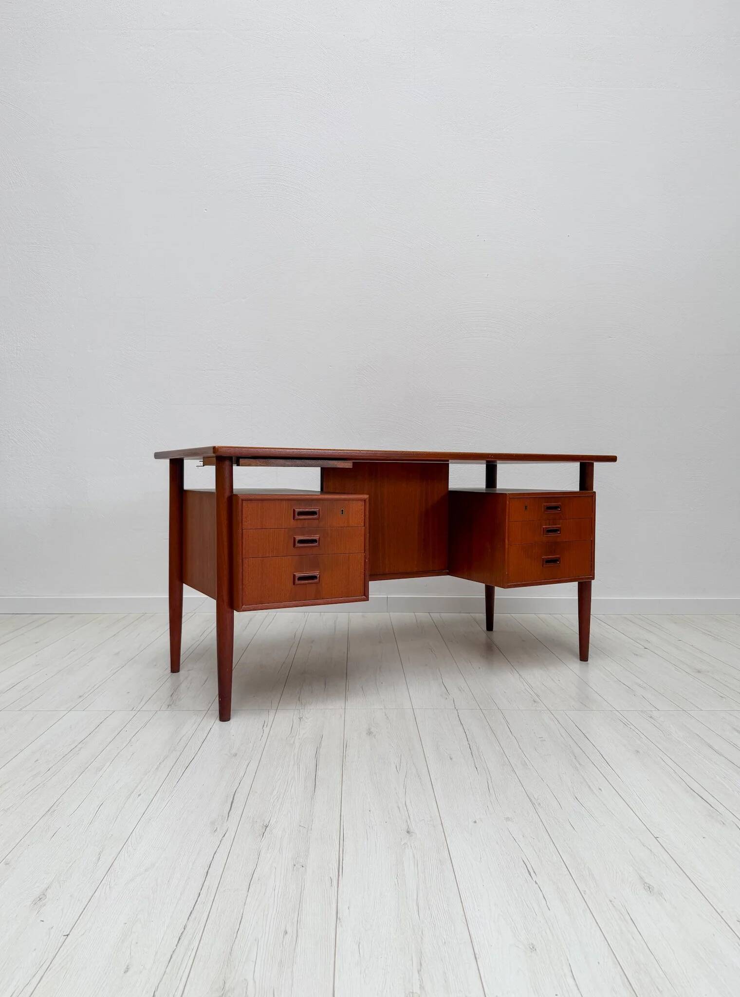 Bureau exécutif danois en teck, années 1960