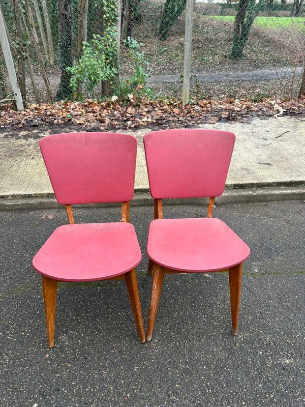 2 chaises scandinaves bois massif et cuir bordeaux 1970