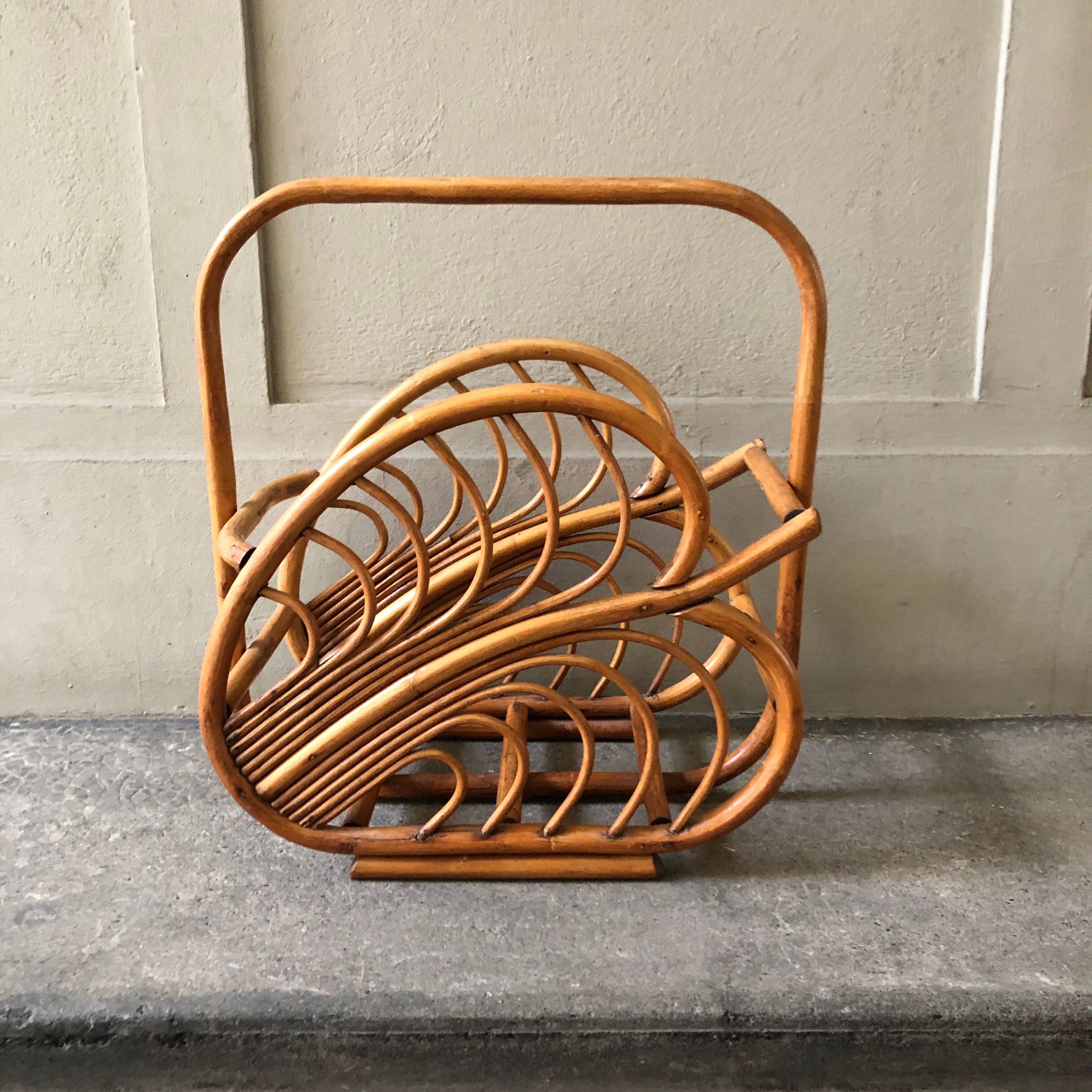 Magazine holder